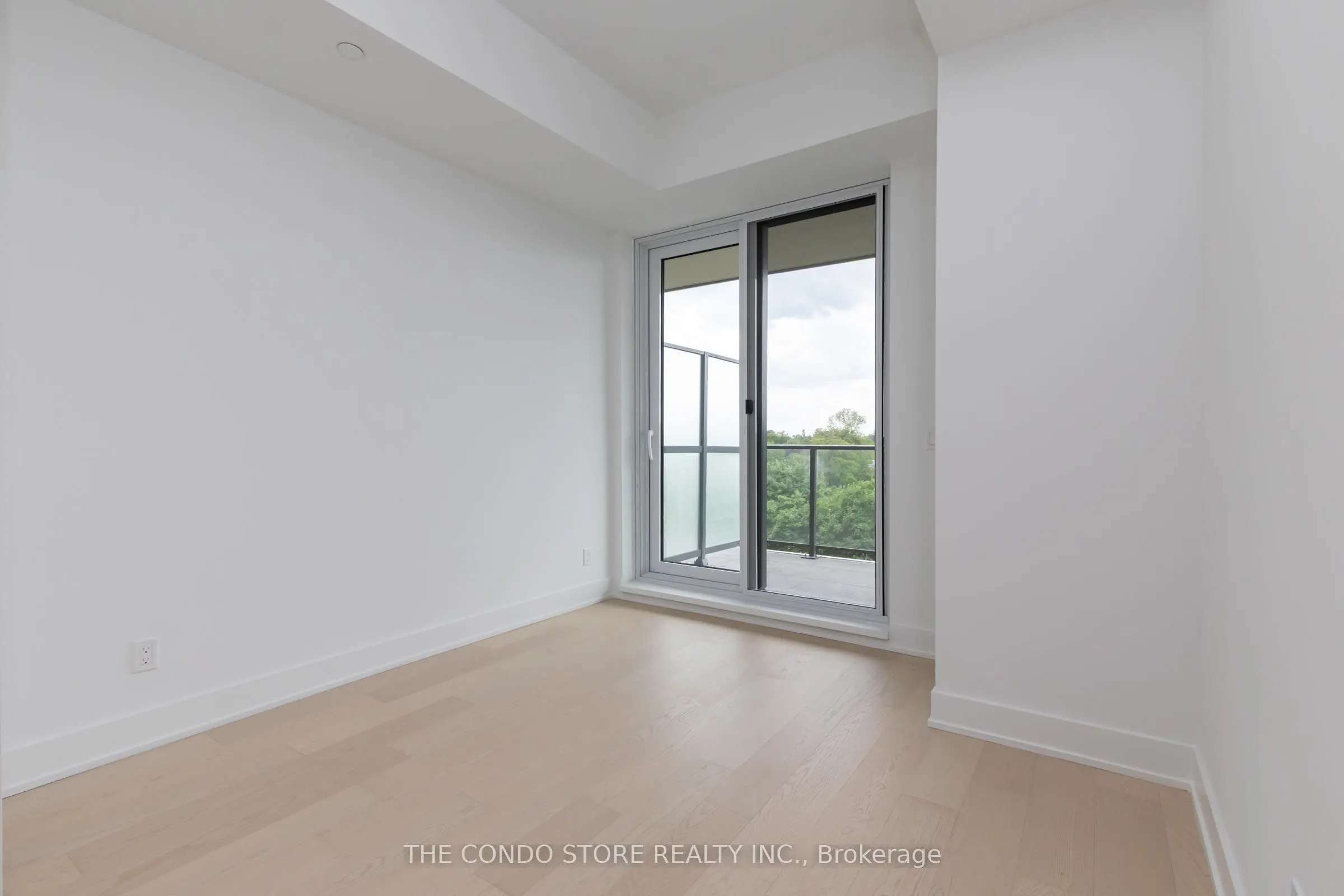 8 Manor Road W, #707