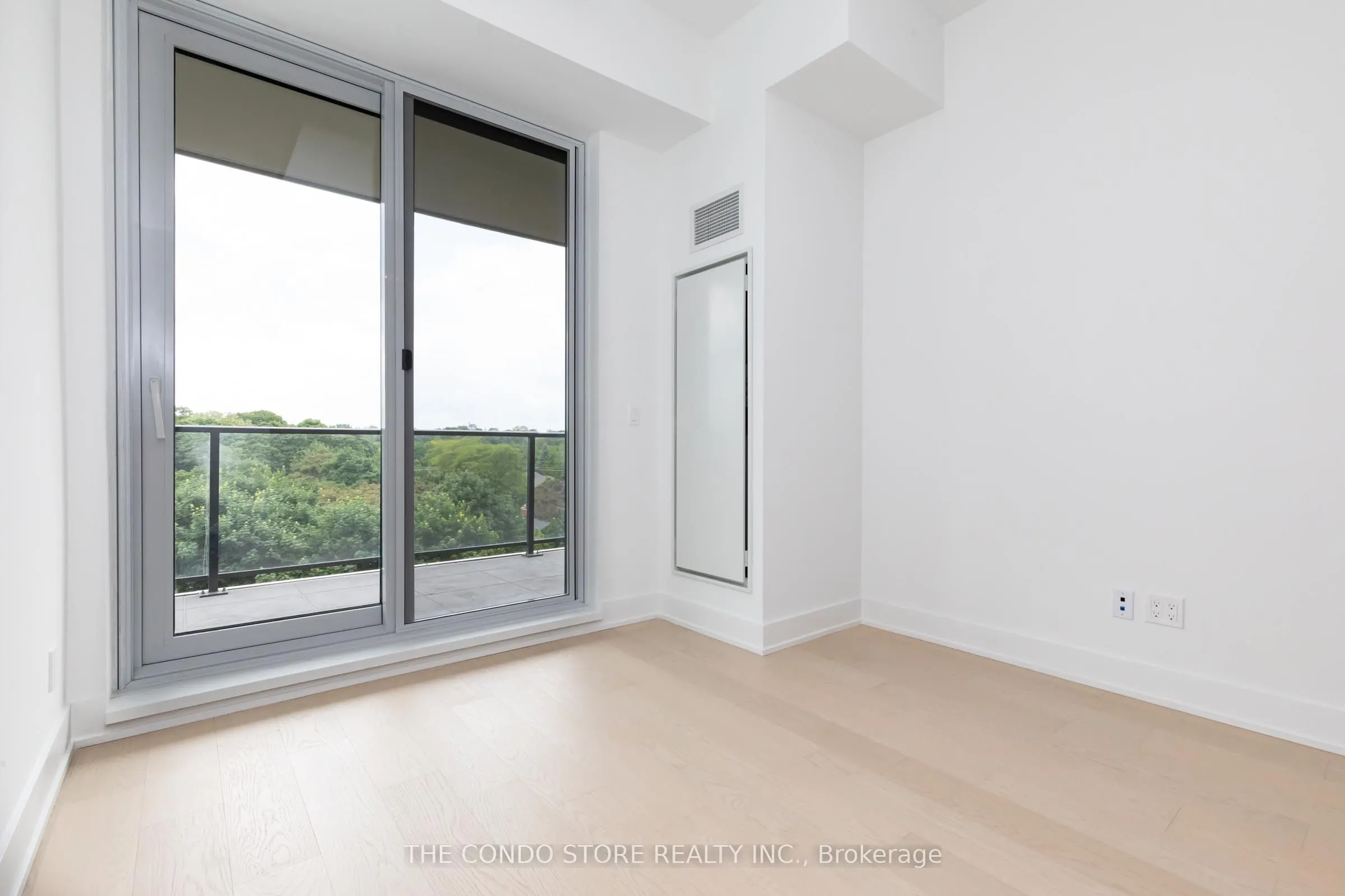8 Manor Road W, #707