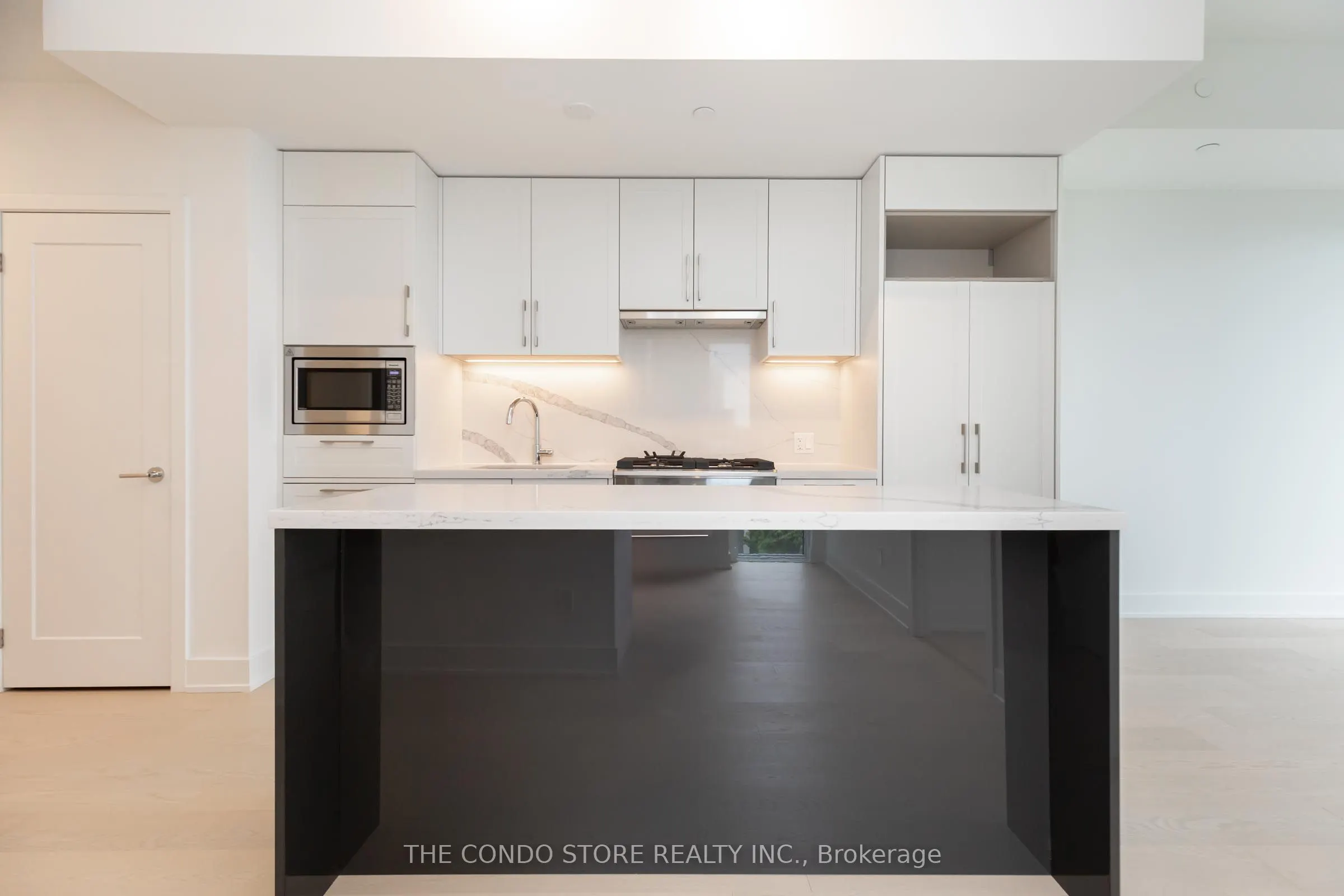 8 Manor Road W, #707