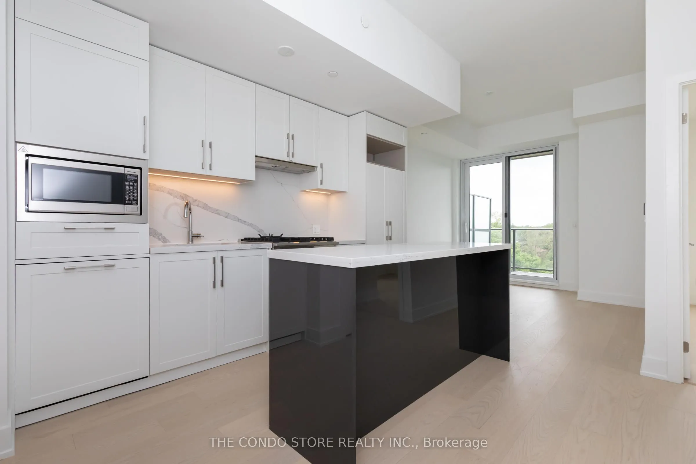 8 Manor Road W, #707