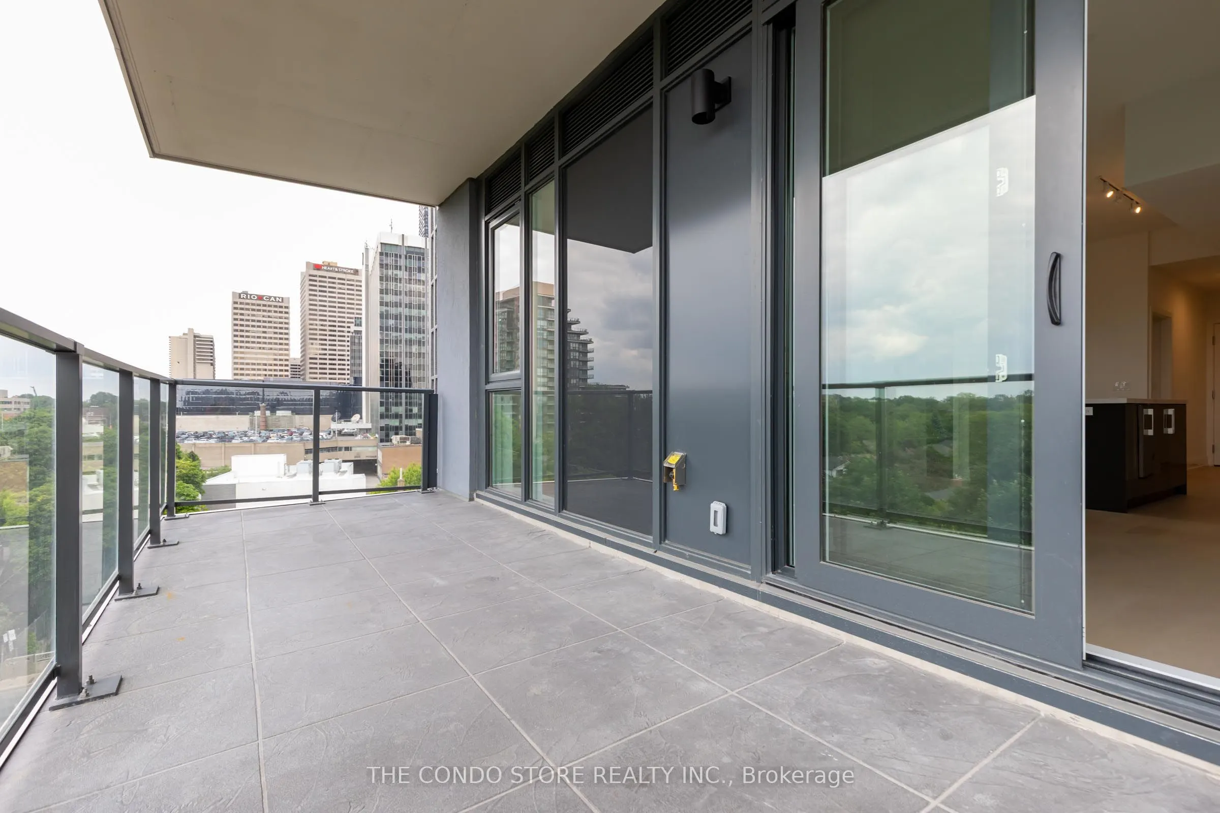 8 Manor Road W, #707