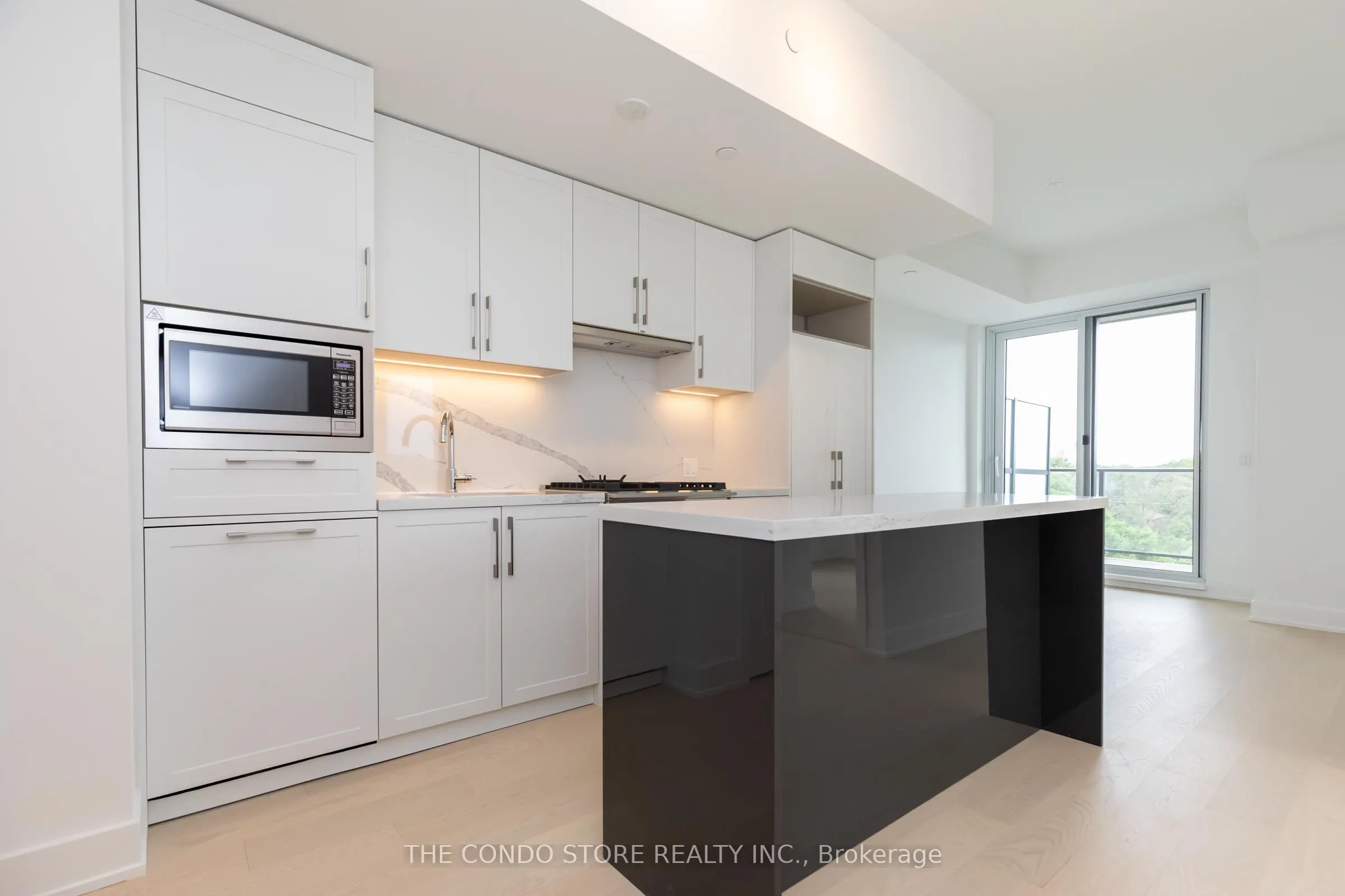 8 Manor Road W, #707