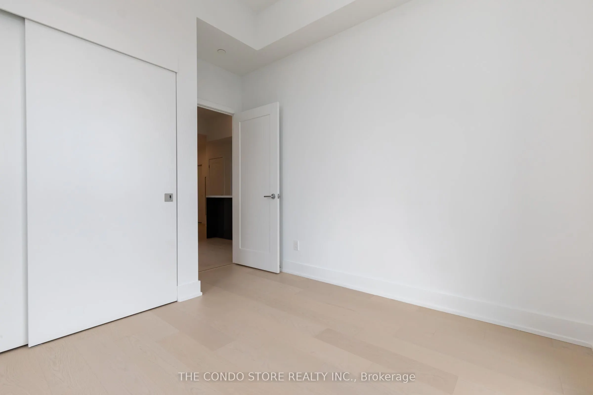 8 Manor Road W, #707