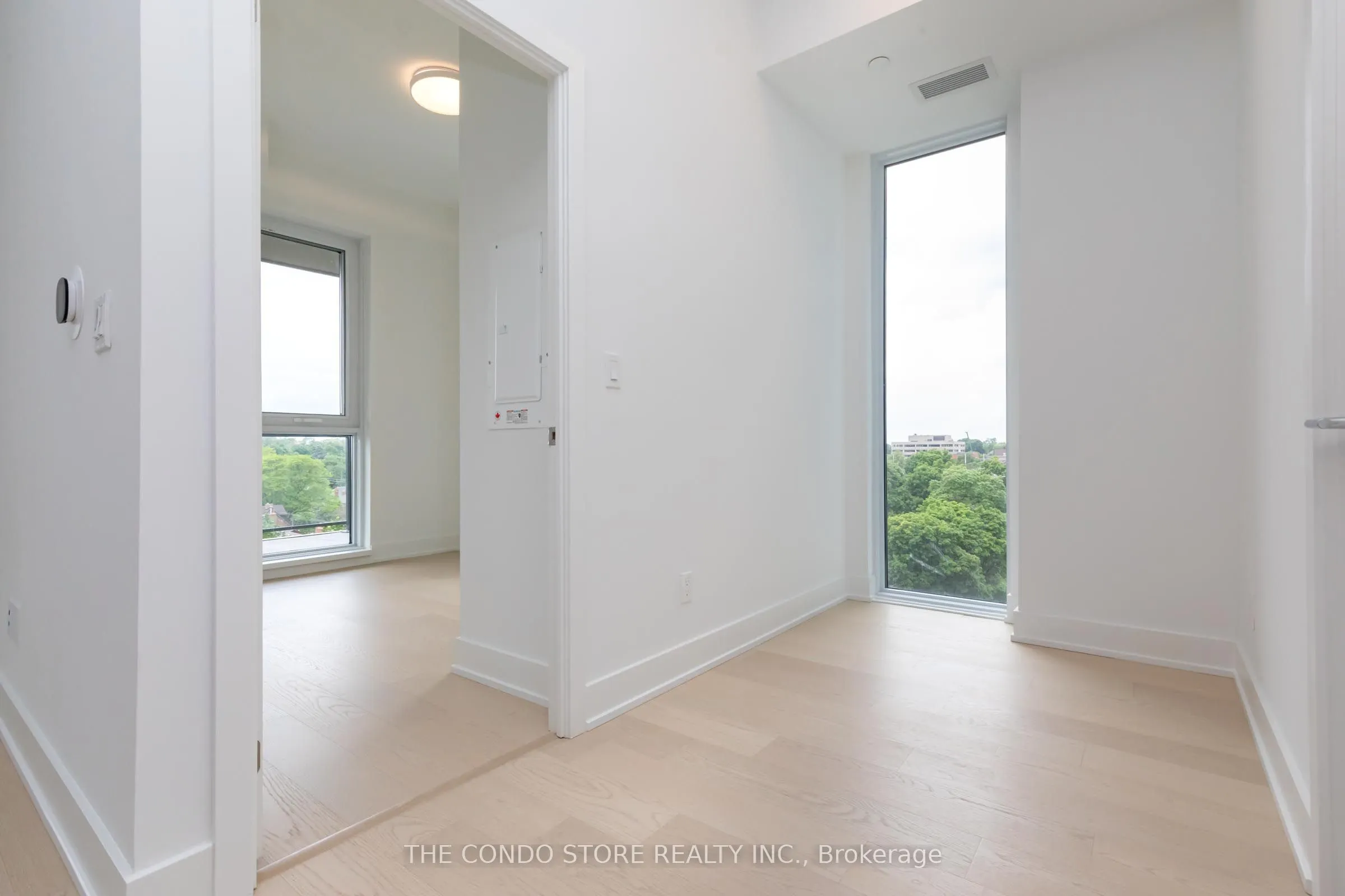 8 Manor Road W, #707