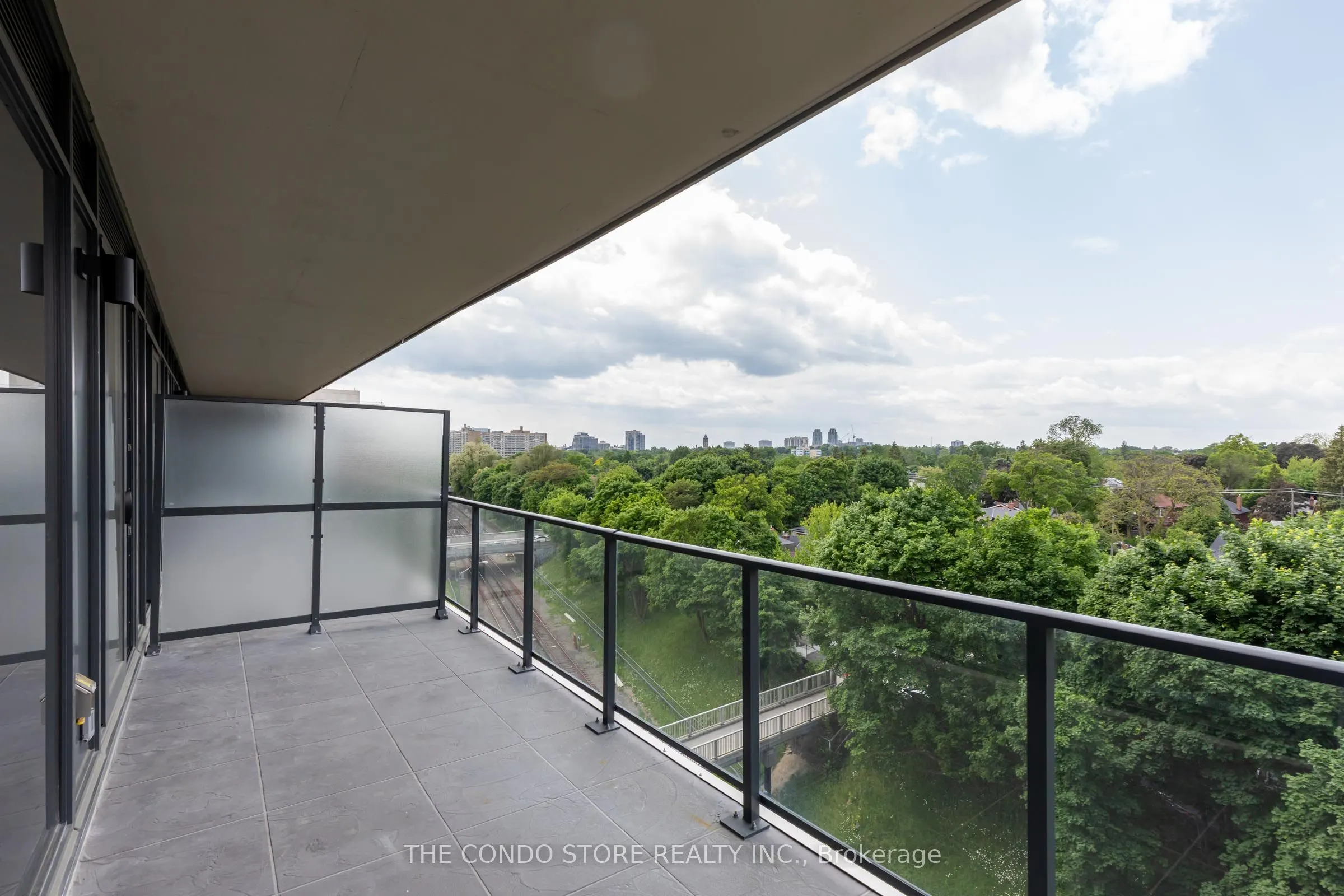 8 Manor Road W, #707