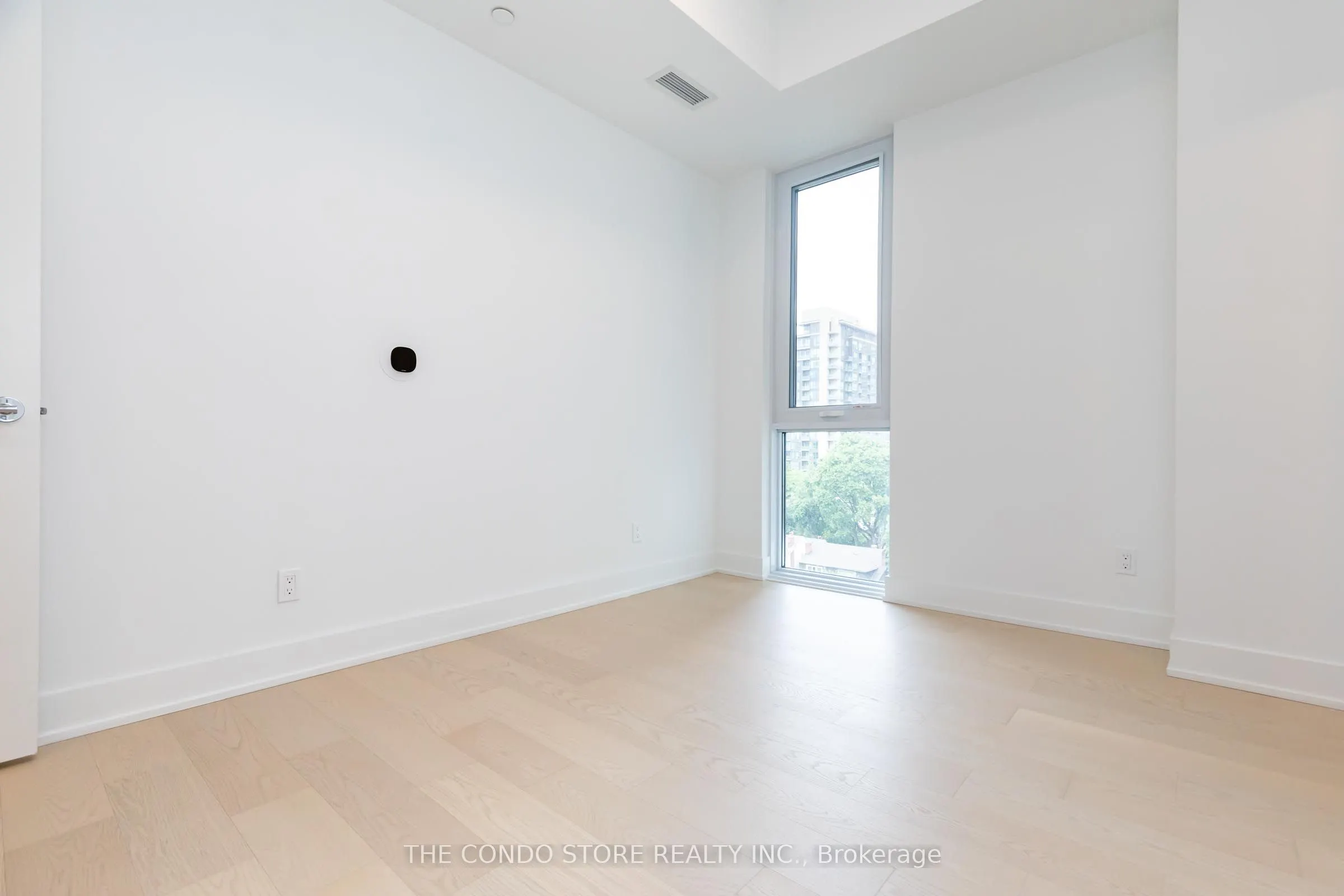 8 Manor Road W, #707