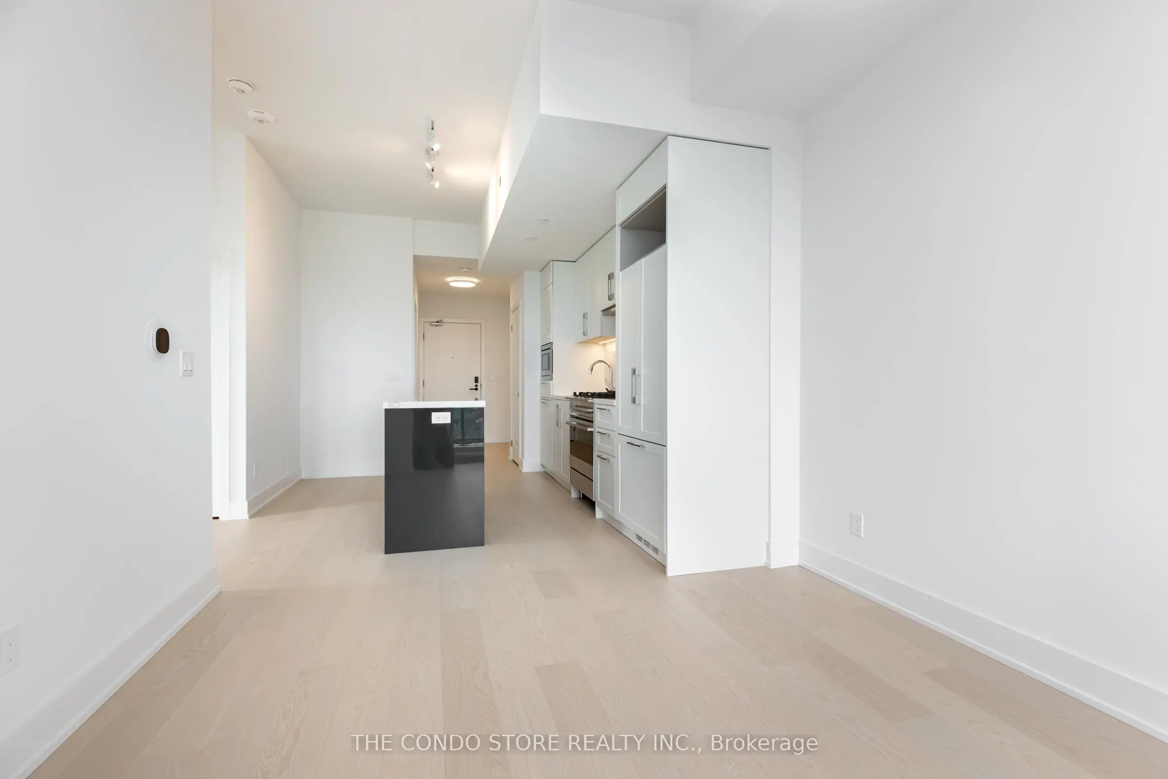 8 Manor Road W, #707