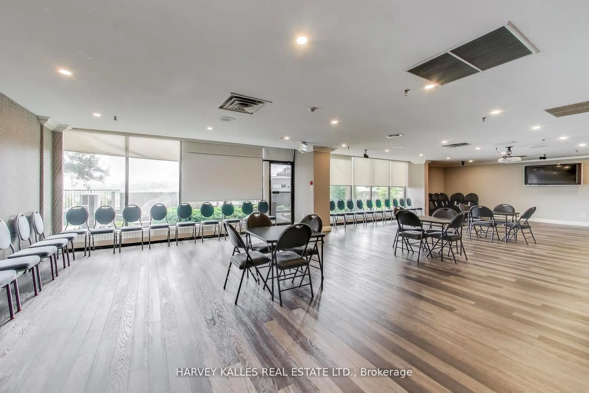 55 Skymark Drive, #902