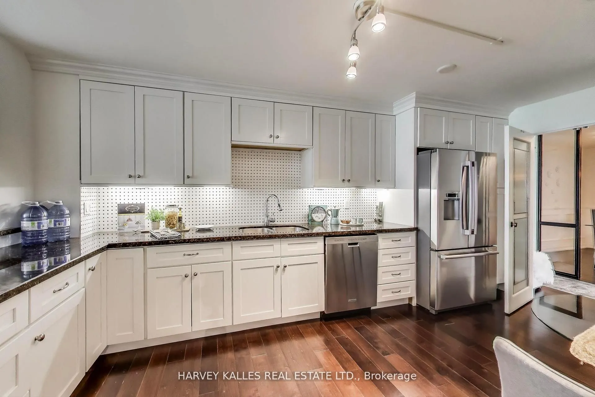55 Skymark Drive, #902