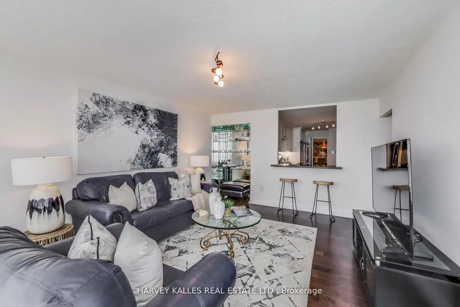 55 Skymark Drive, #902