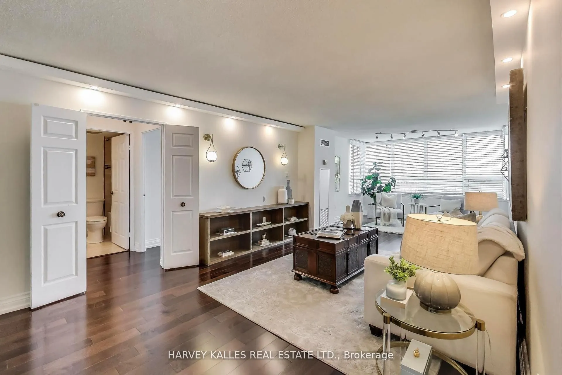 55 Skymark Drive, #902