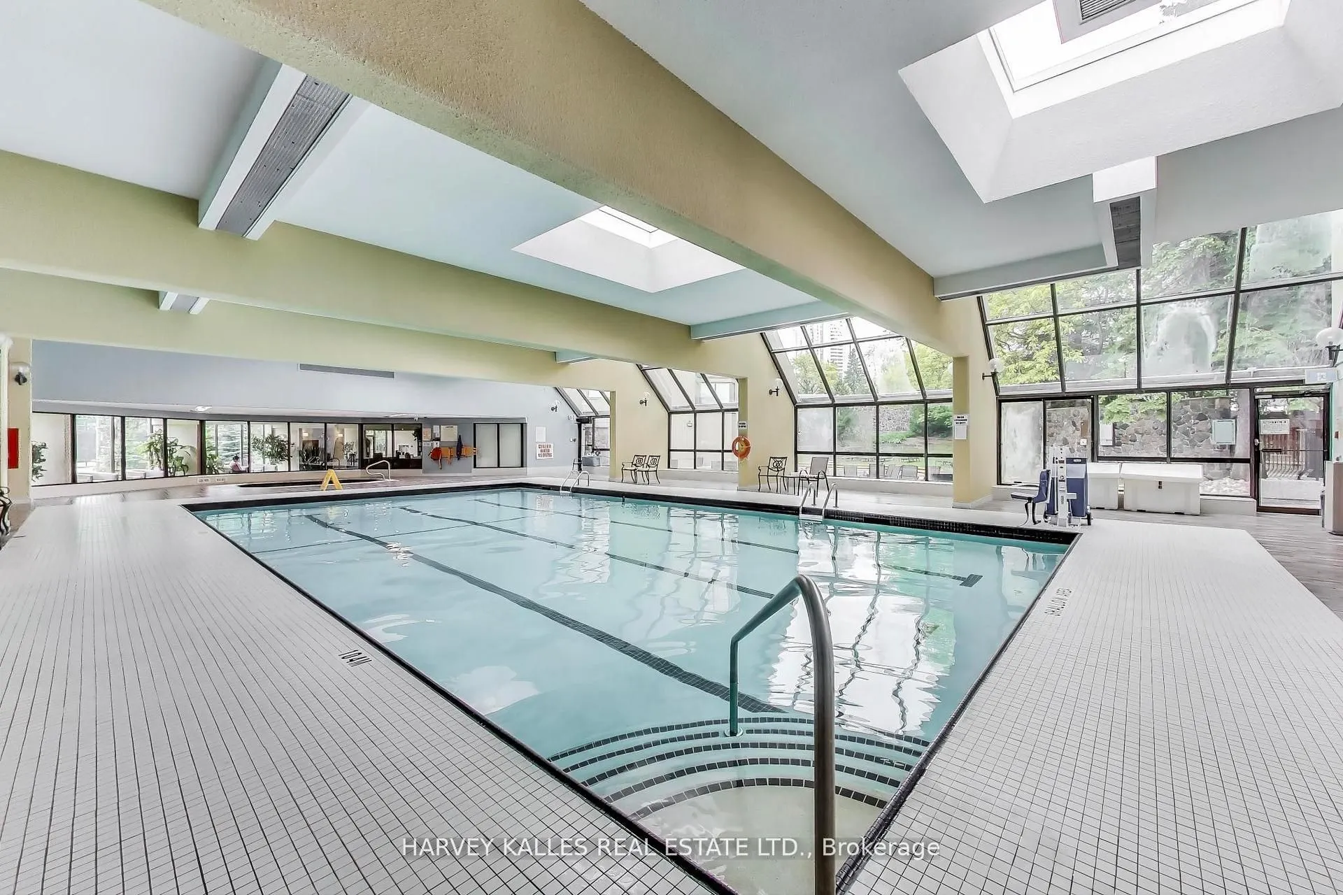 55 Skymark Drive, #902