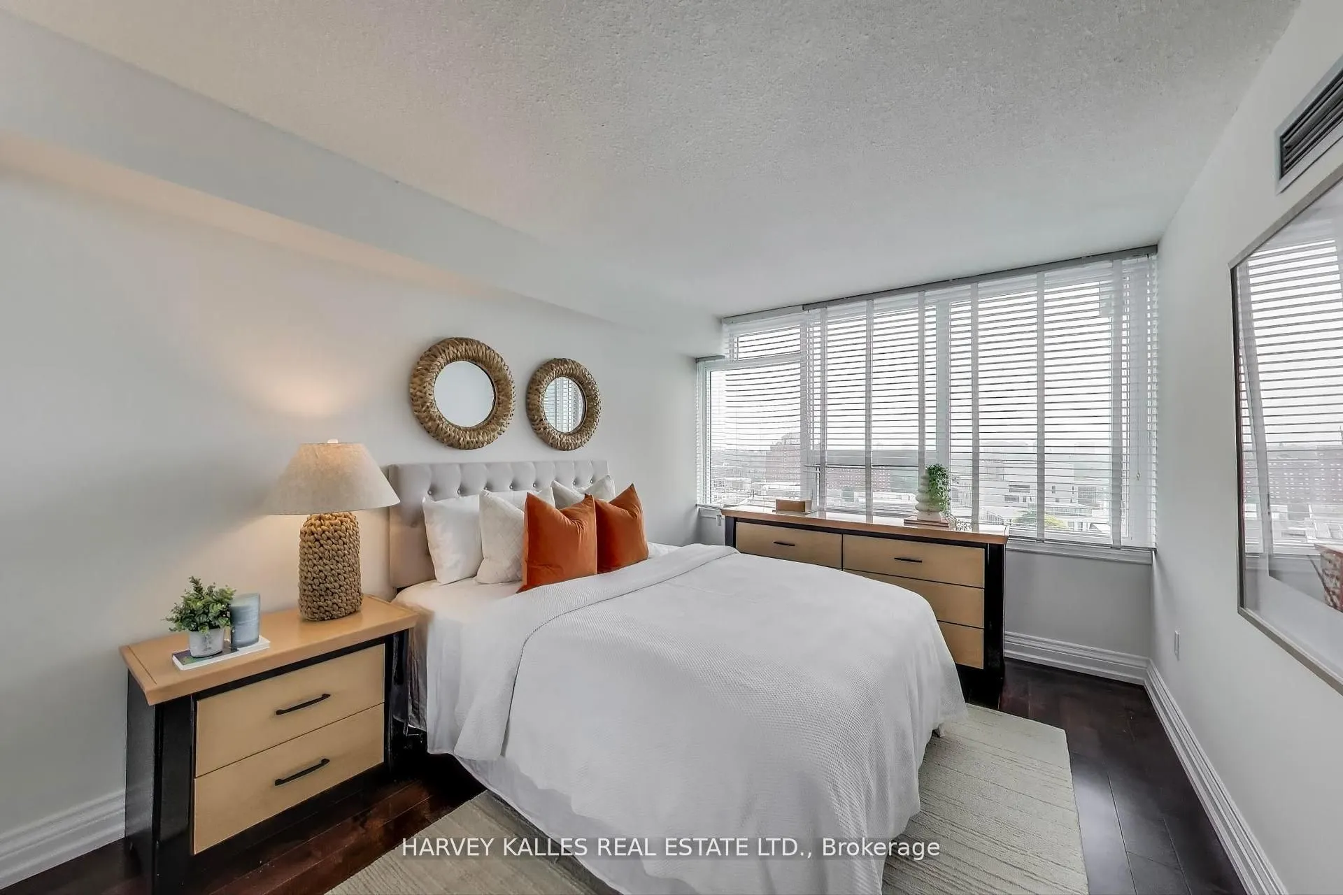 55 Skymark Drive, #902