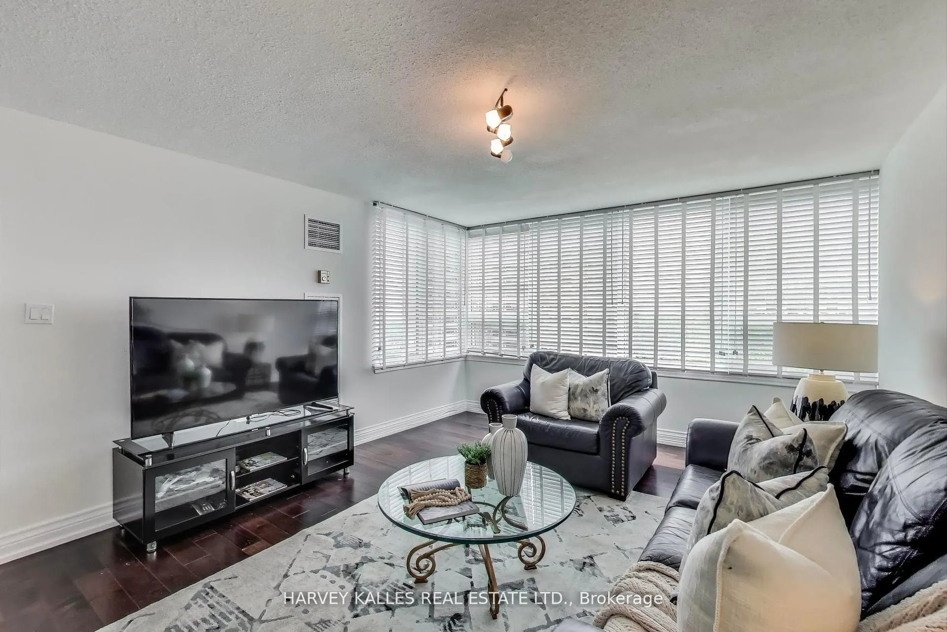 55 Skymark Drive, #902