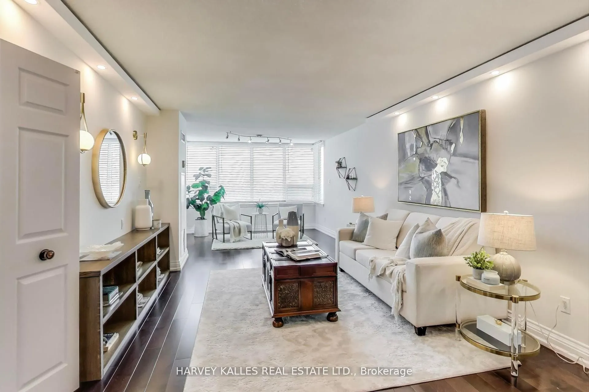 55 Skymark Drive, #902