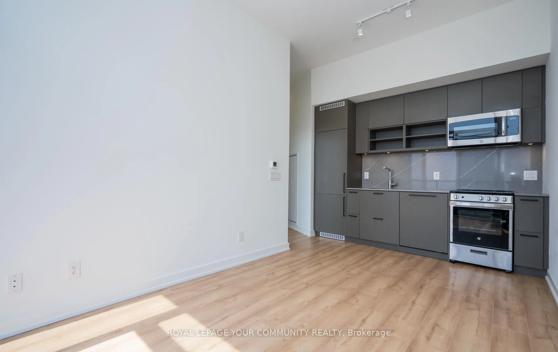 135 East Liberty Street, #811