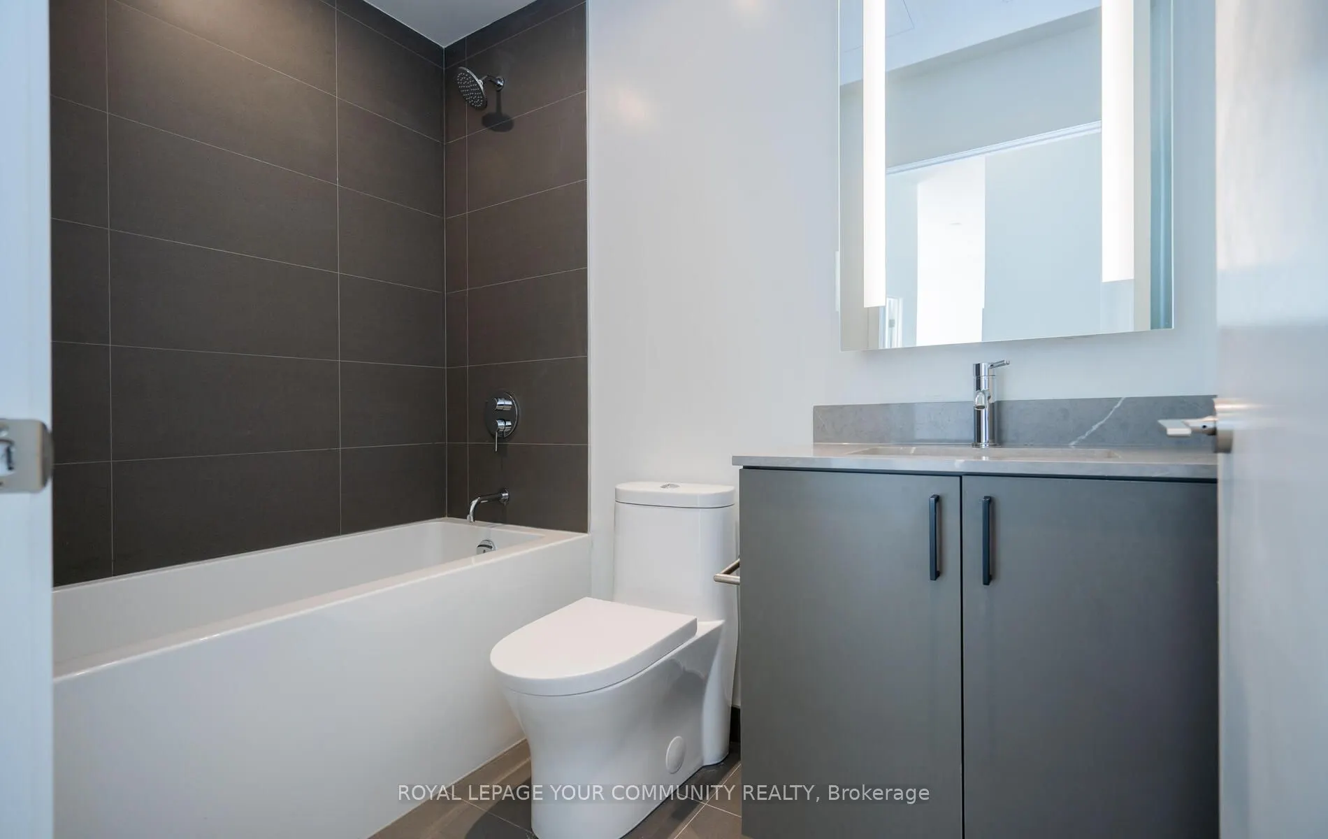 135 East Liberty Street, #811