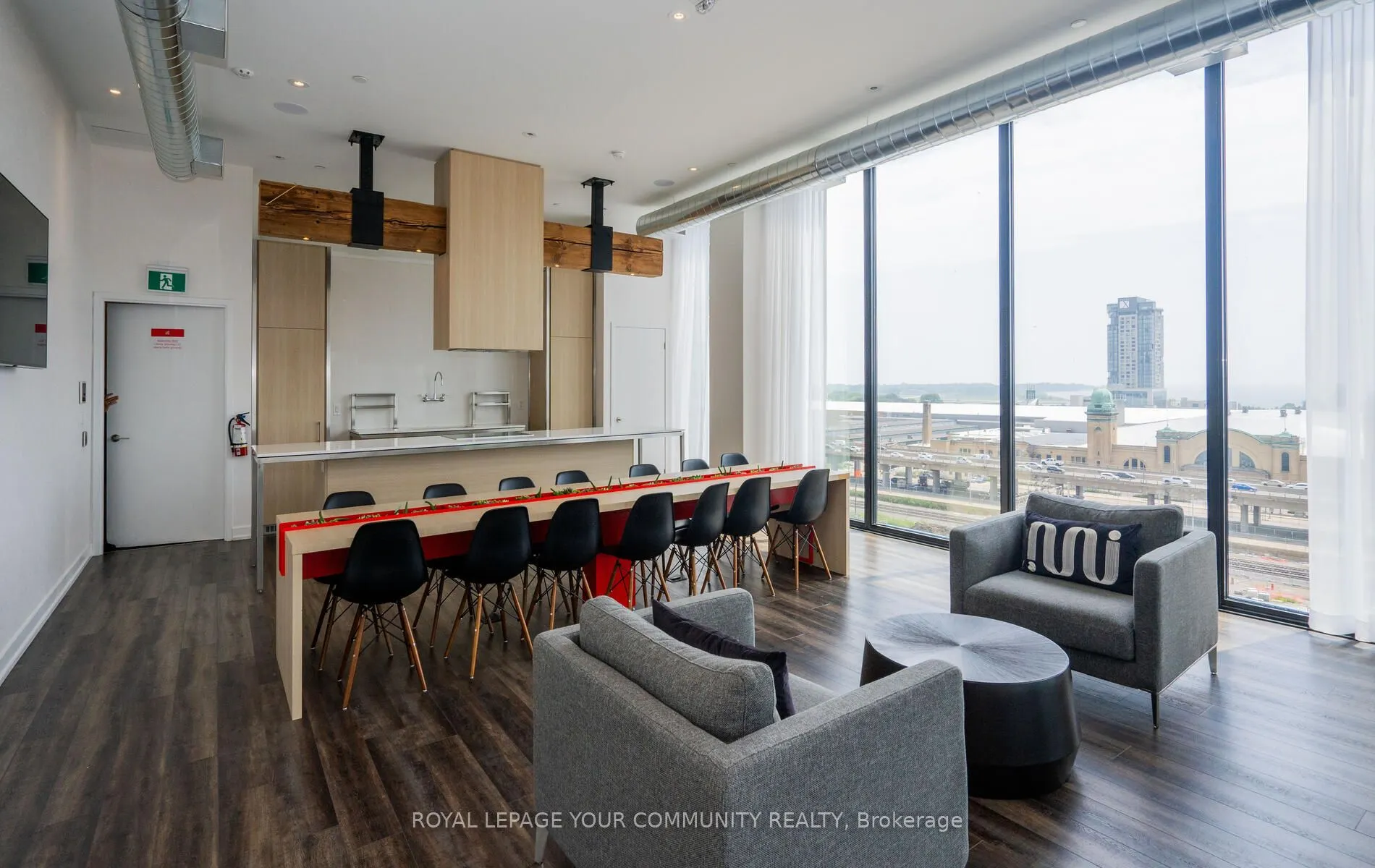 135 East Liberty Street, #811