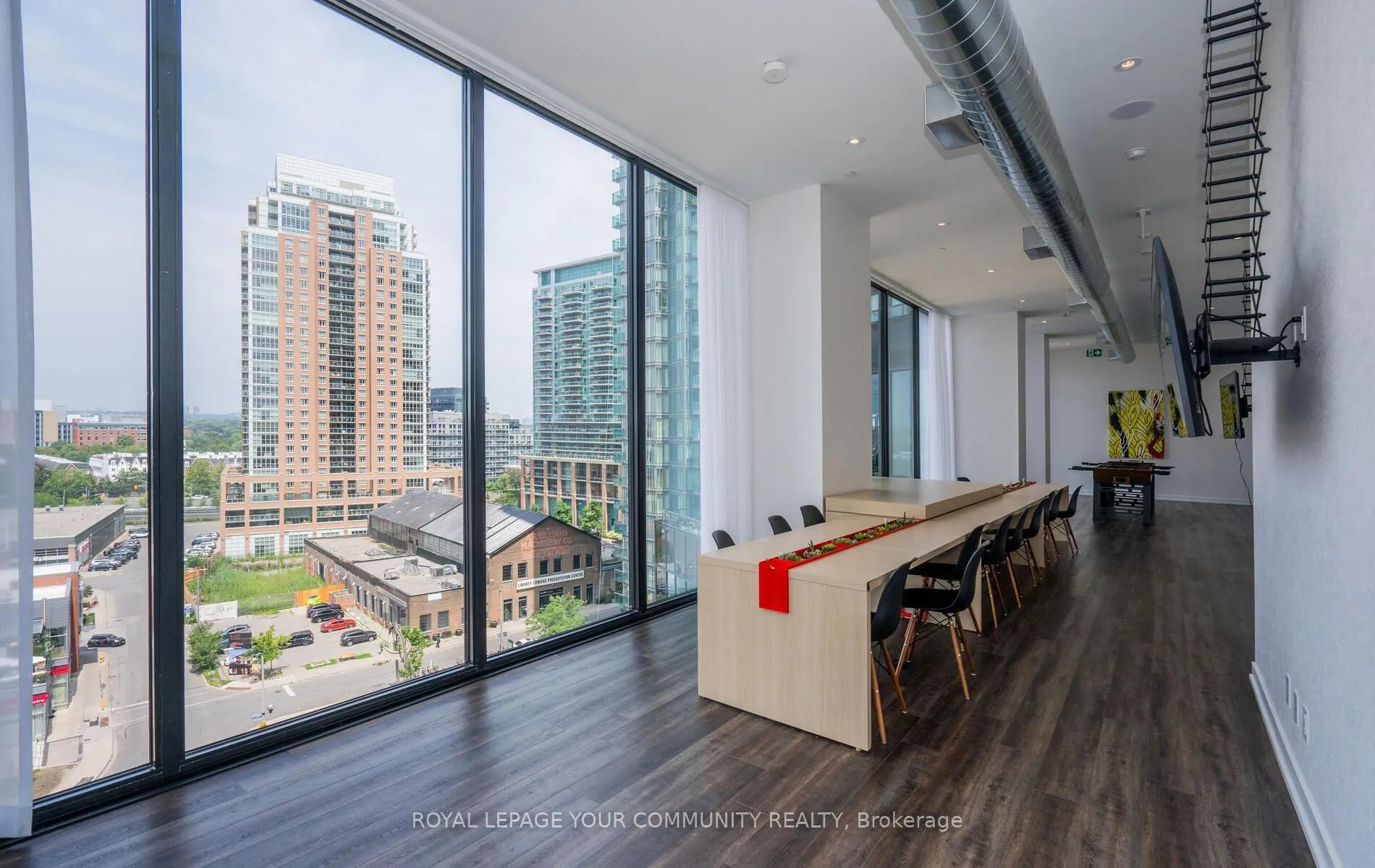 135 East Liberty Street, #811