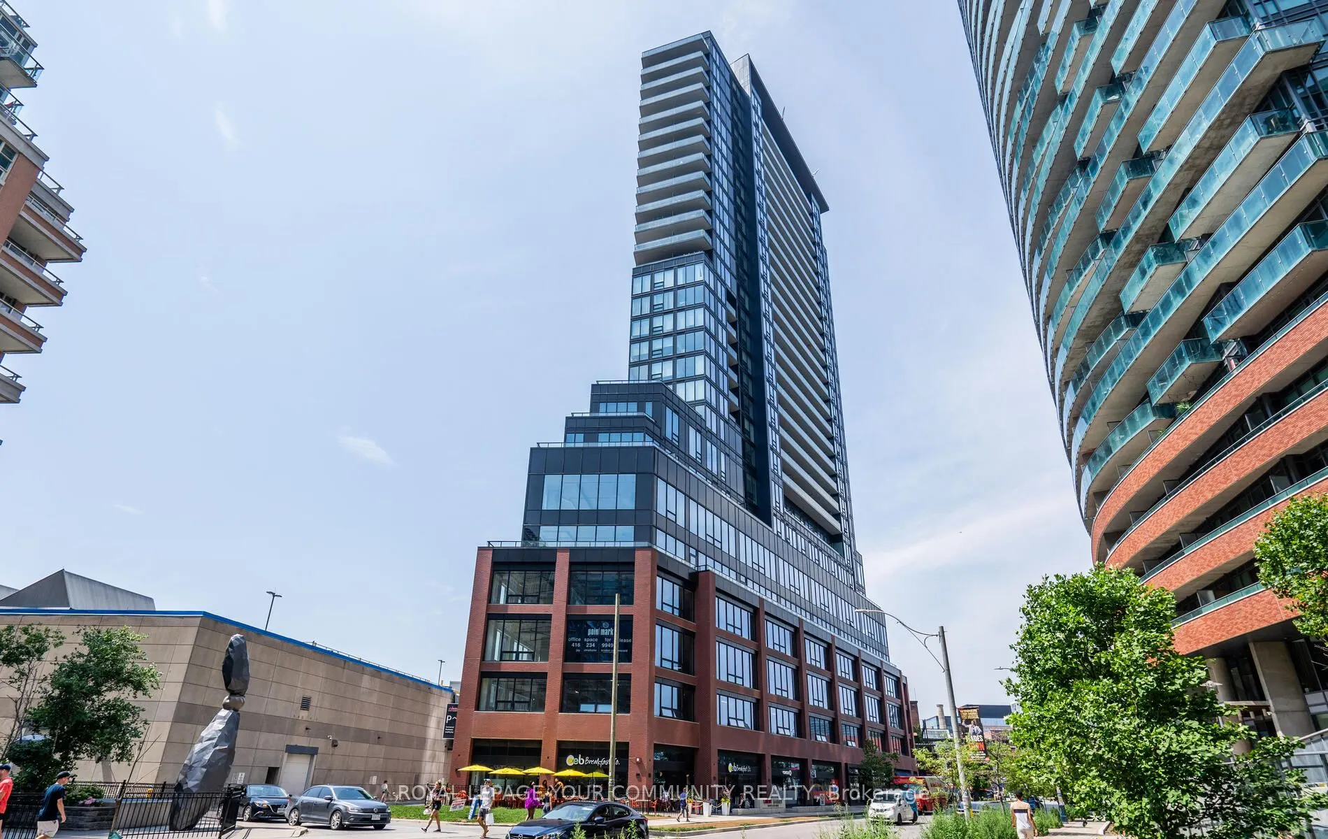 135 East Liberty Street, #811