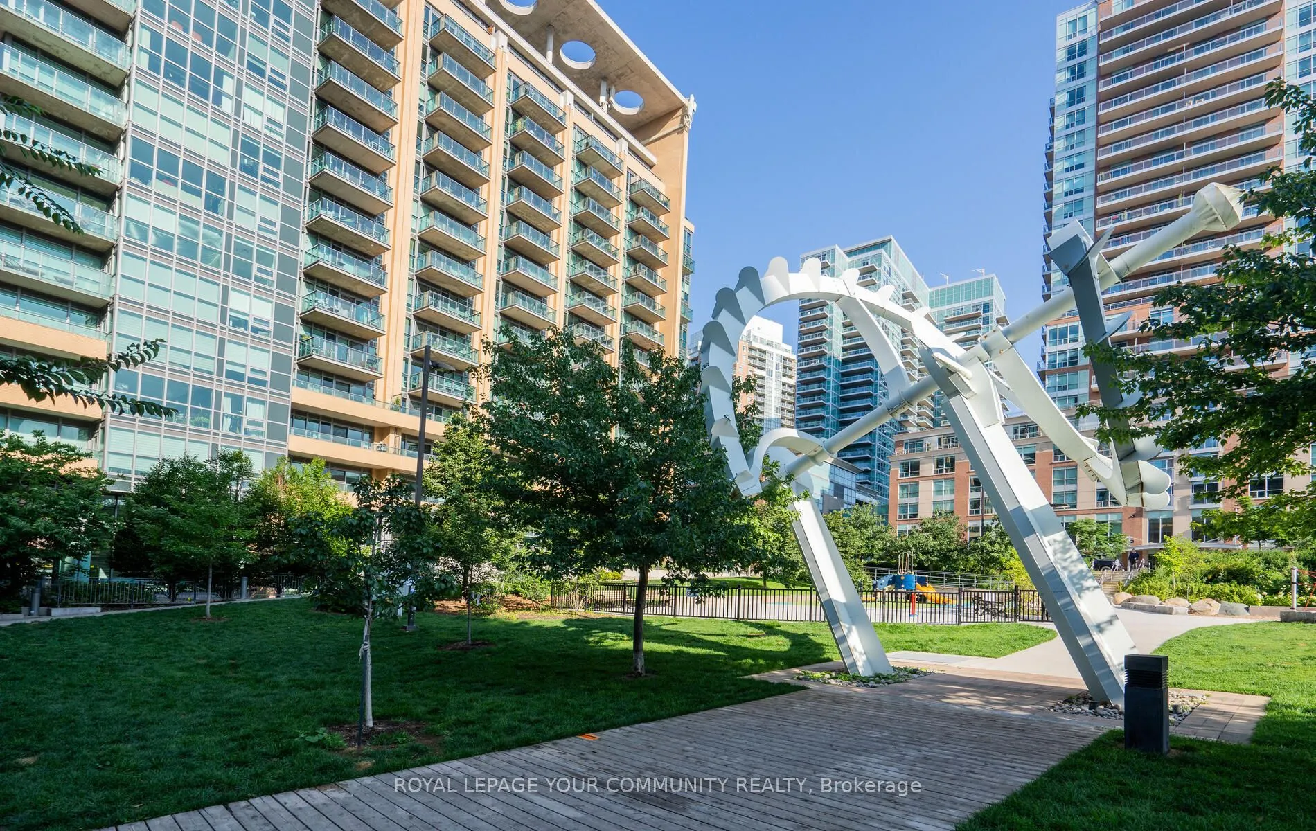 135 East Liberty Street, #811