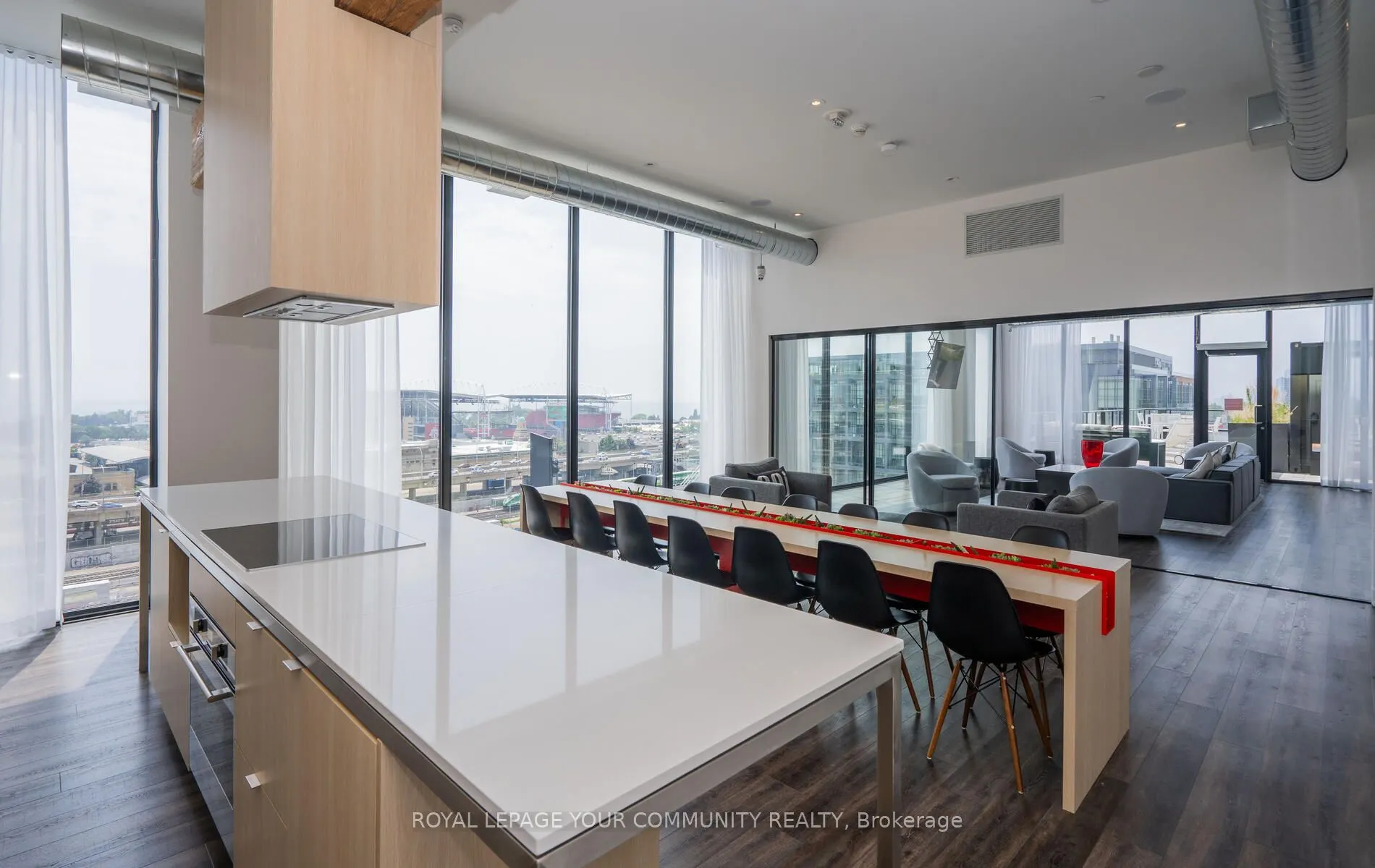 135 East Liberty Street, #811