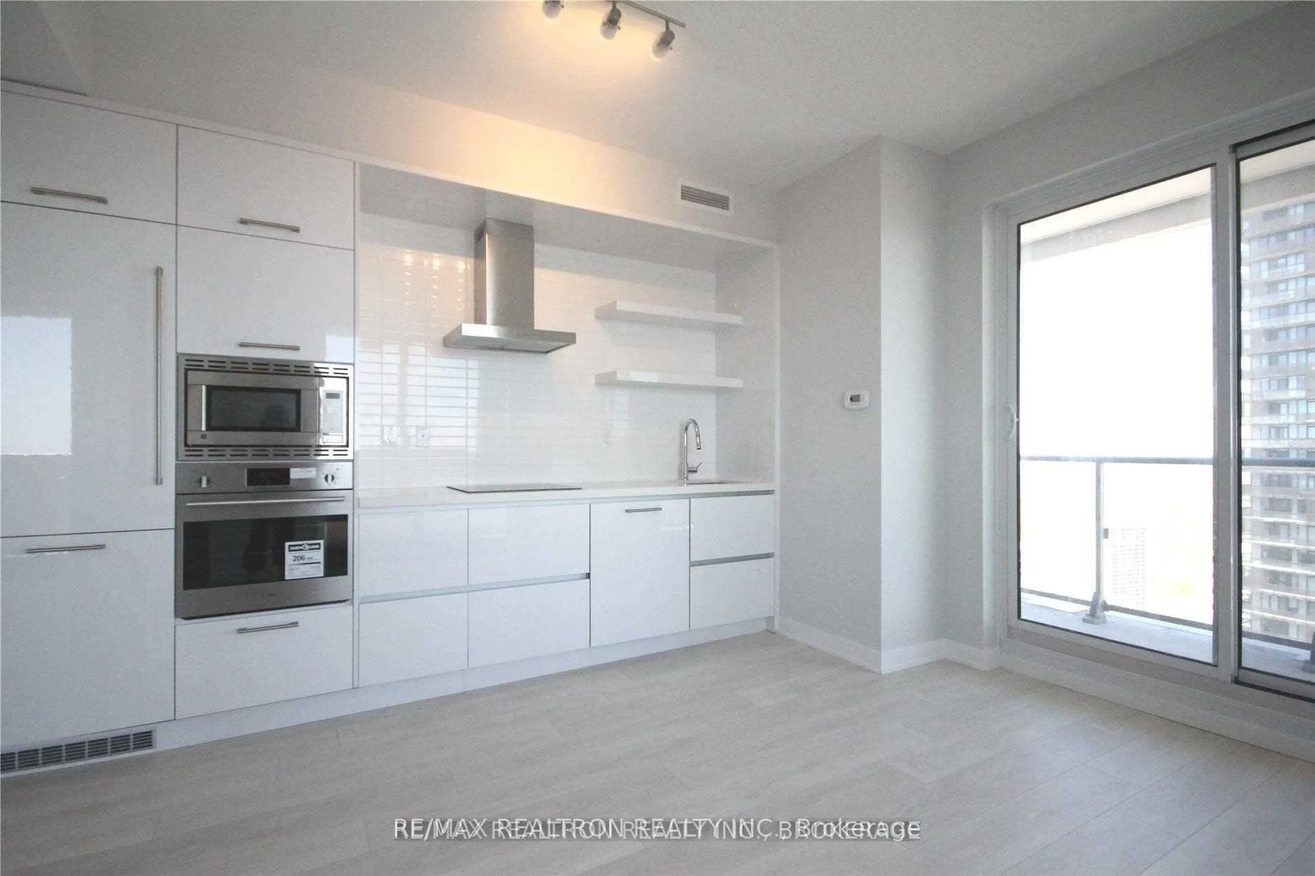 2221 Yonge Street, #4802