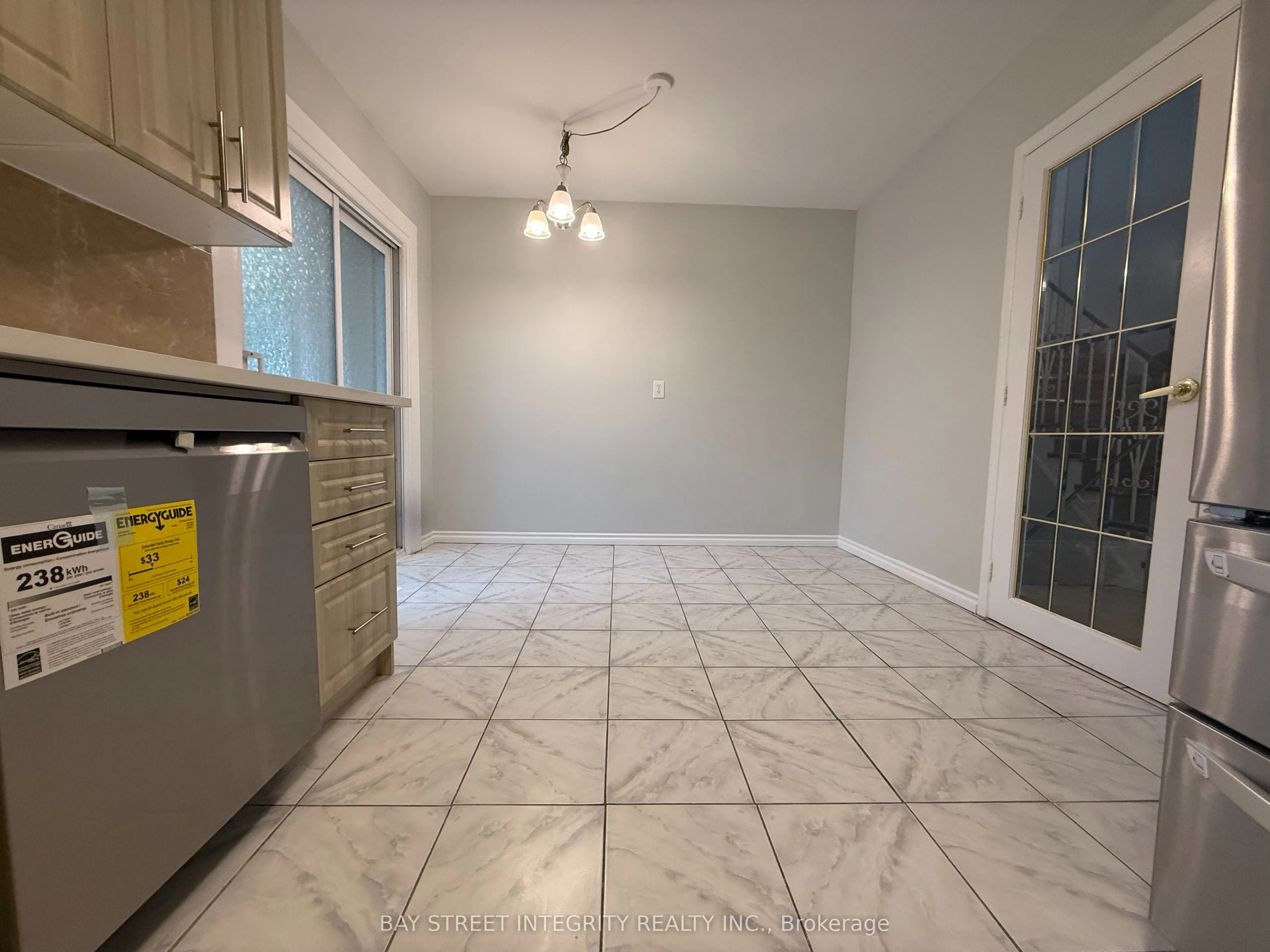 2 Axsmith Crescent