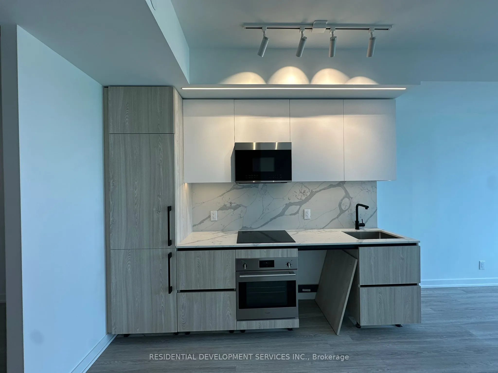 699 Sheppard Avenue E, #603