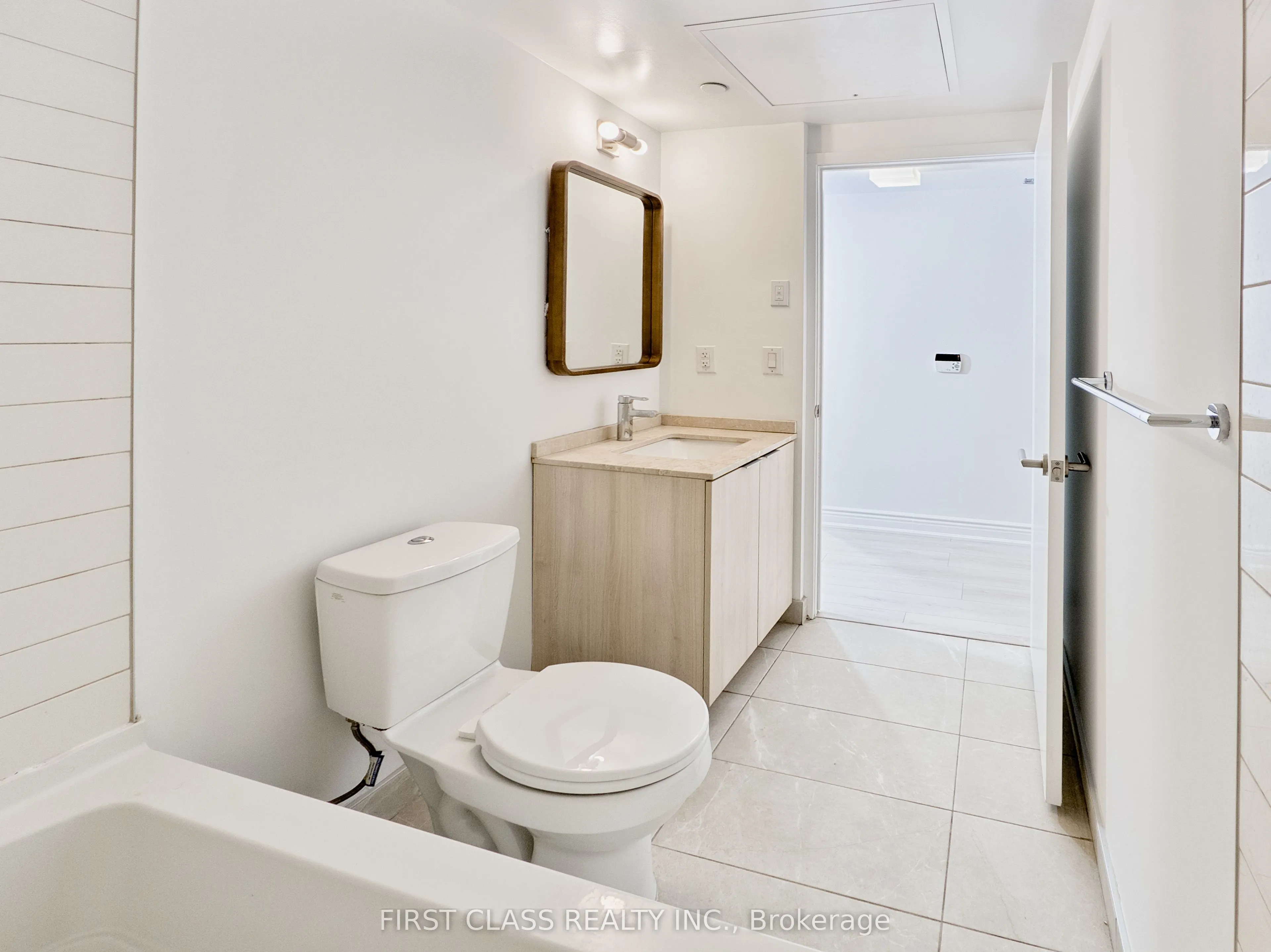 11 Wellesley Street W, #1404