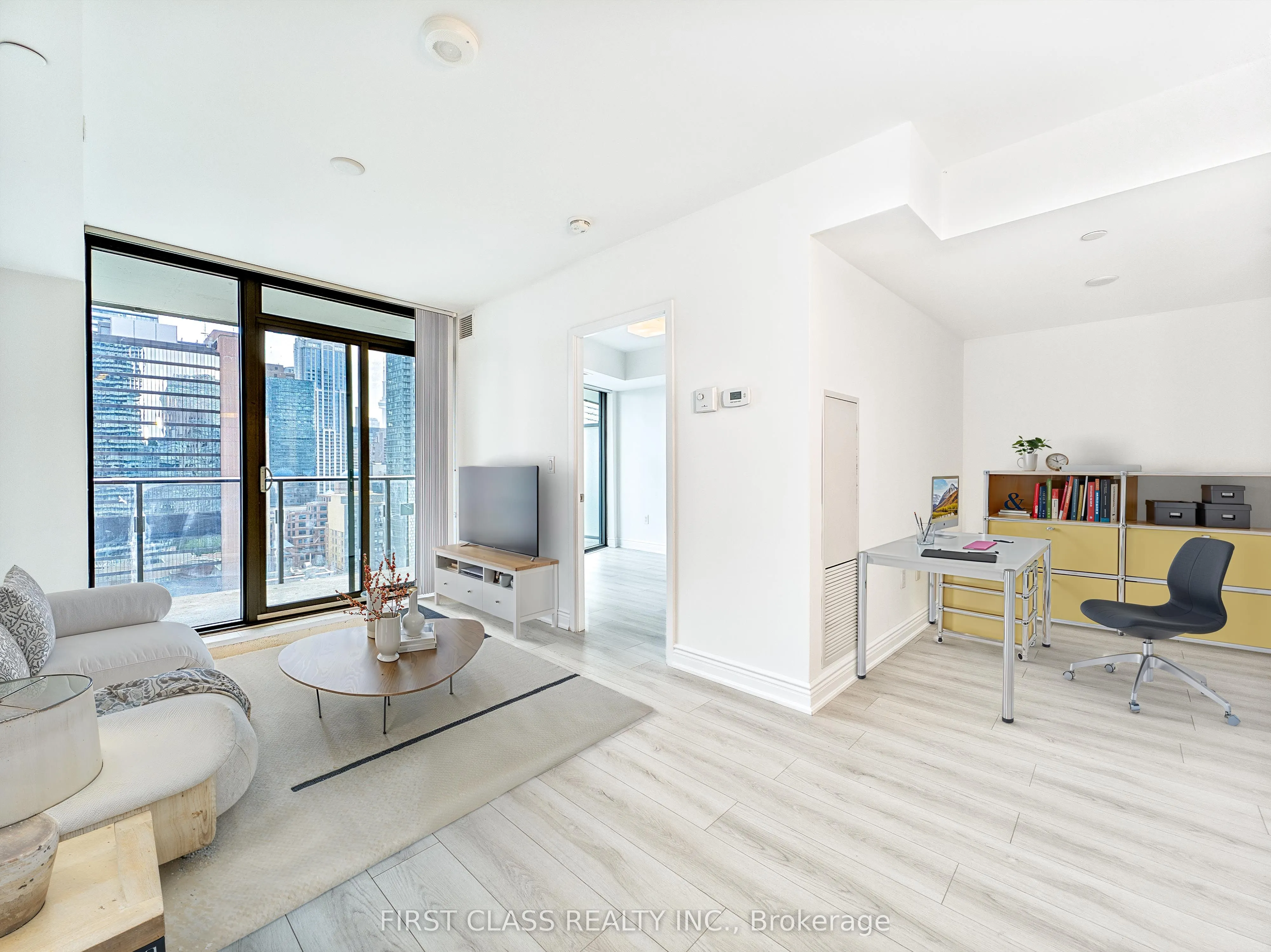 11 Wellesley Street W, #1404