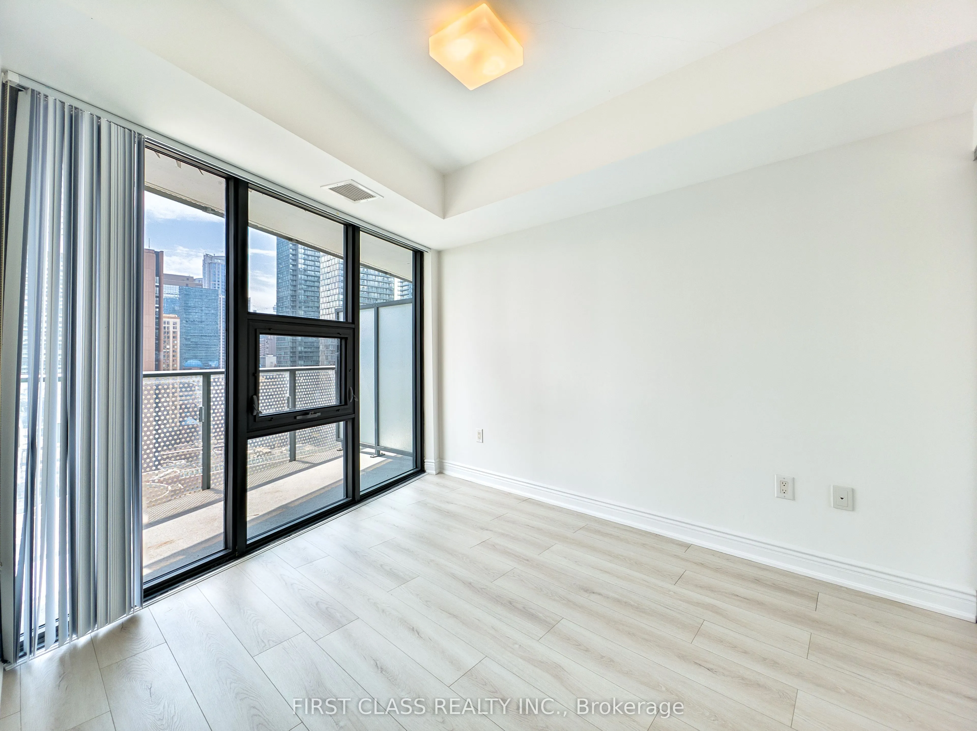 11 Wellesley Street W, #1404