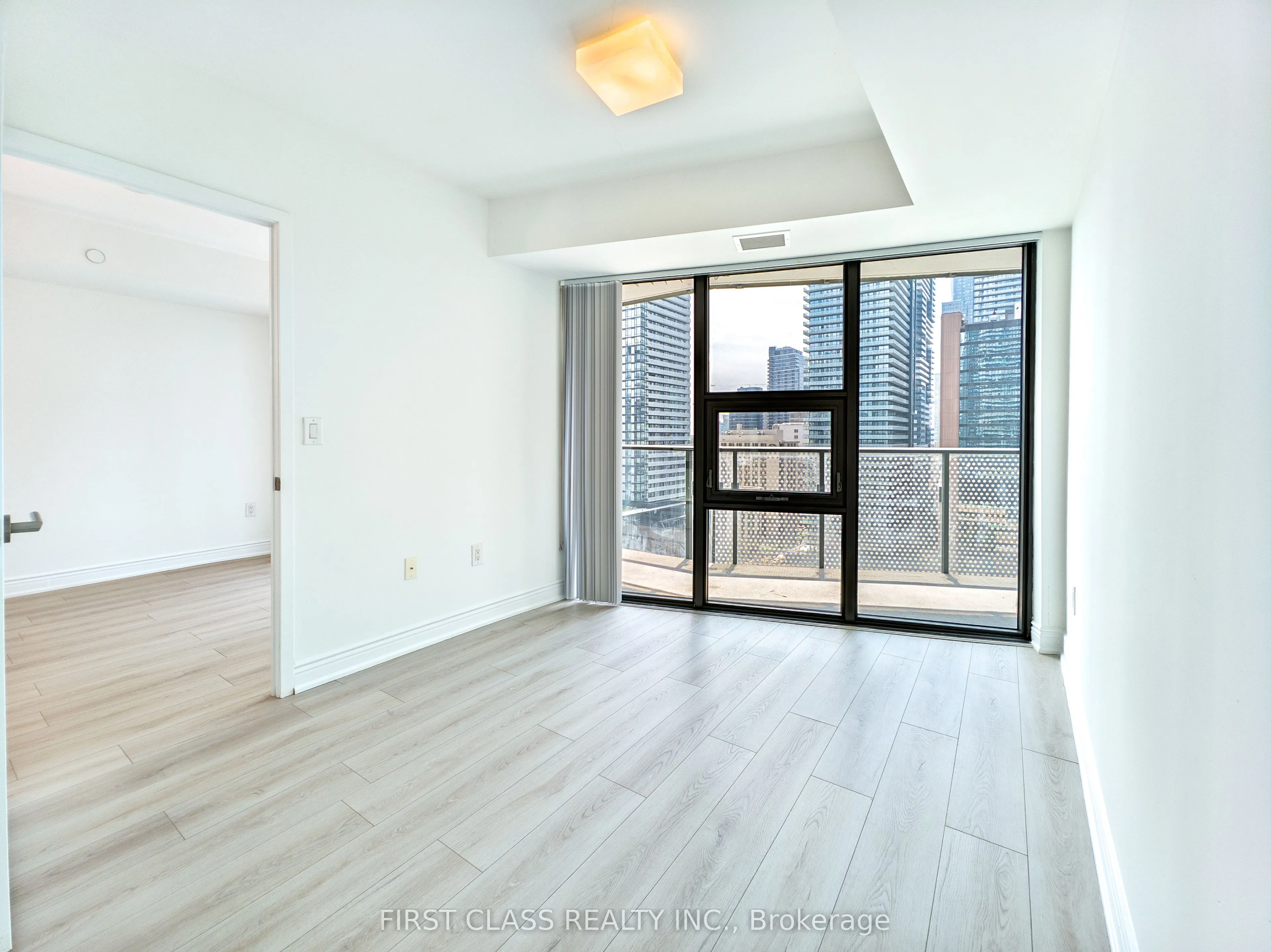 11 Wellesley Street W, #1404