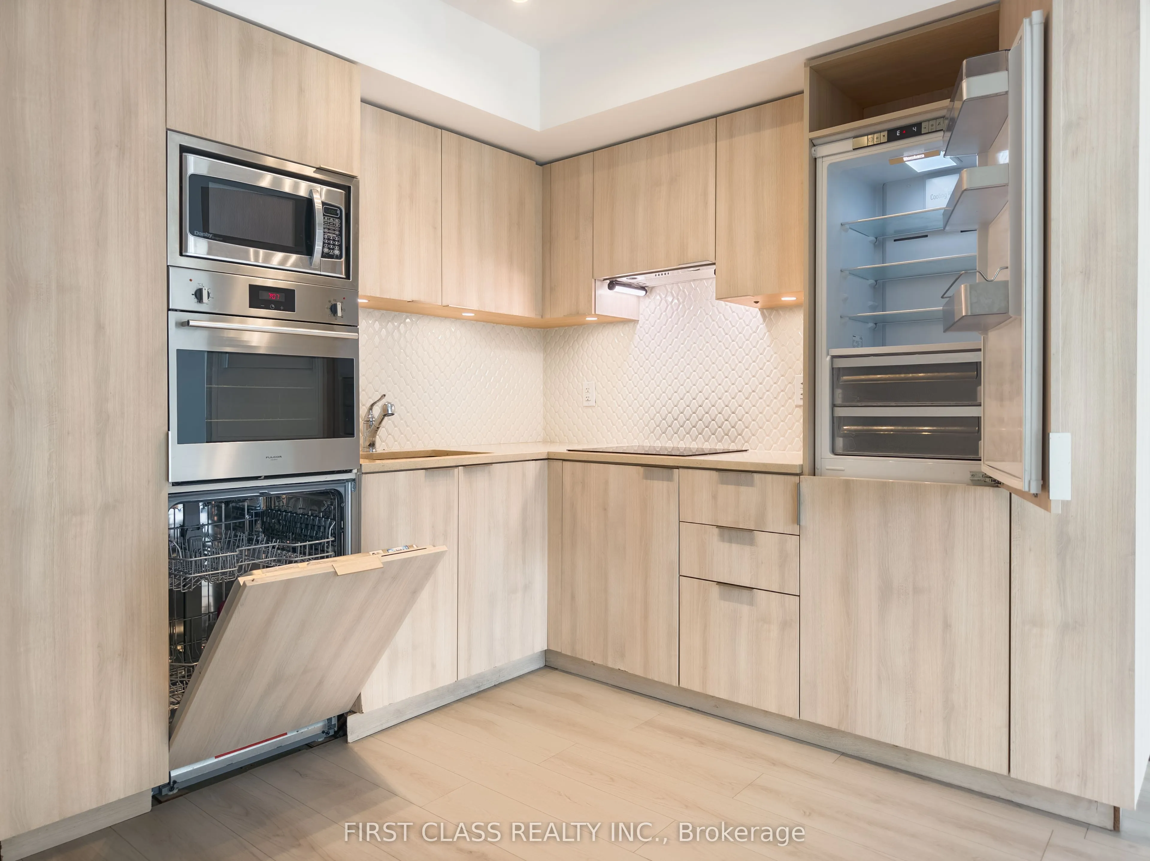 11 Wellesley Street W, #1404