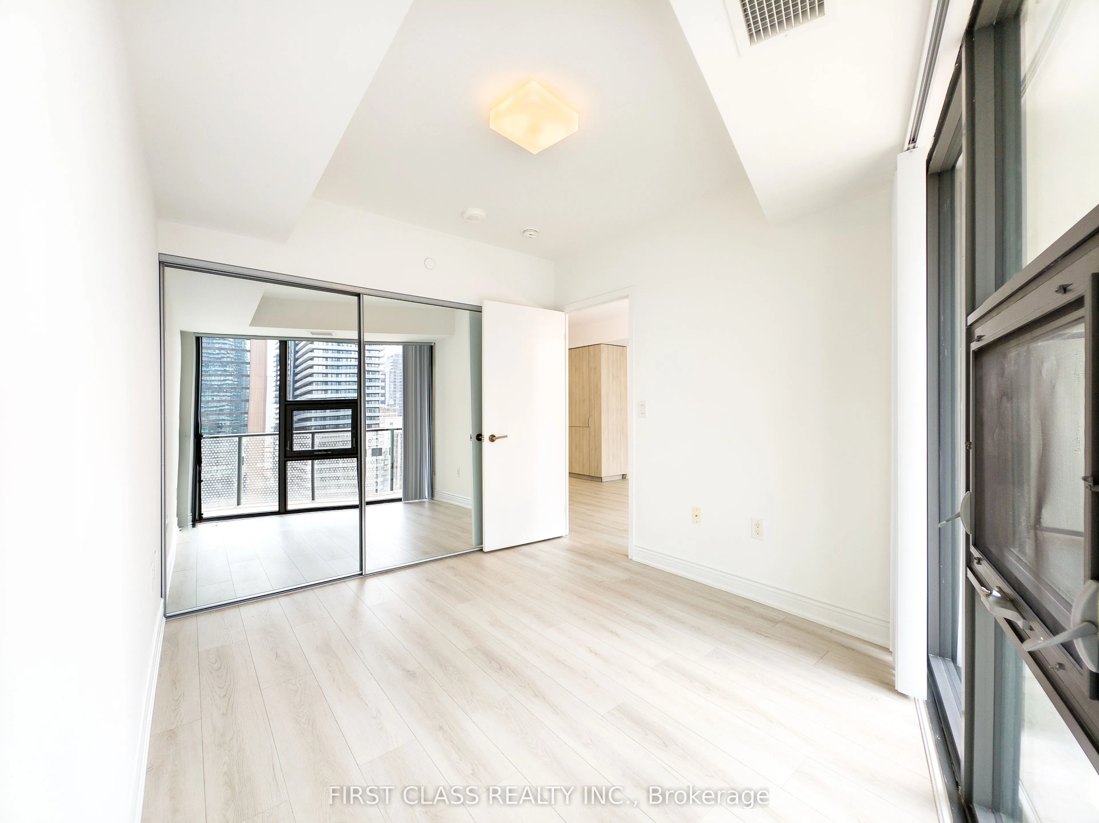 11 Wellesley Street W, #1404