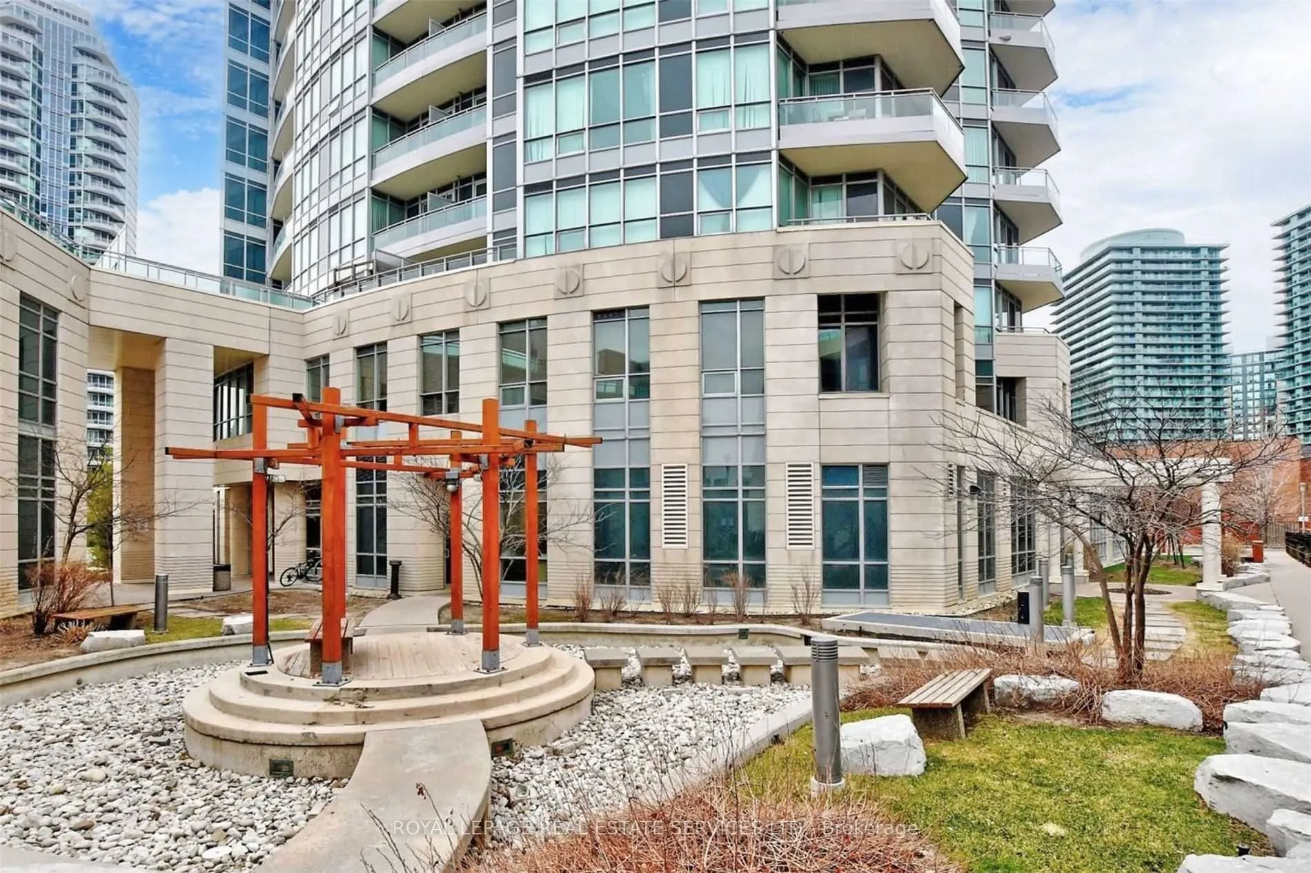 18 Holmes Avenue, #1002