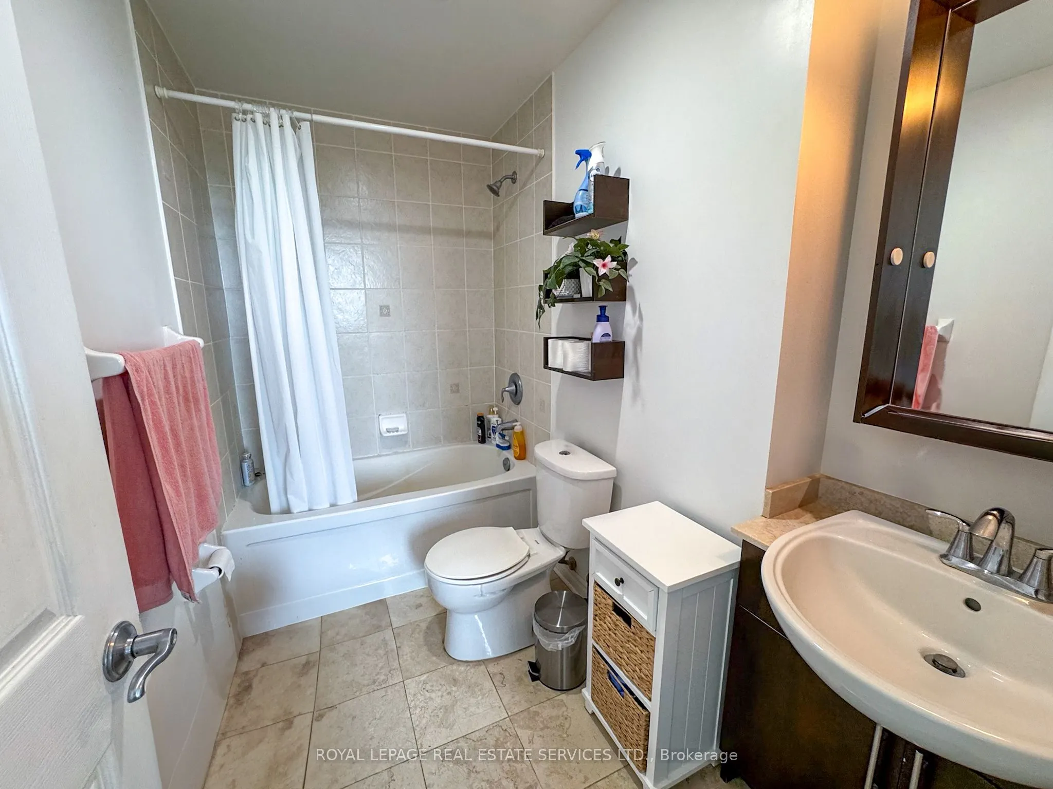 18 Holmes Avenue, #1002