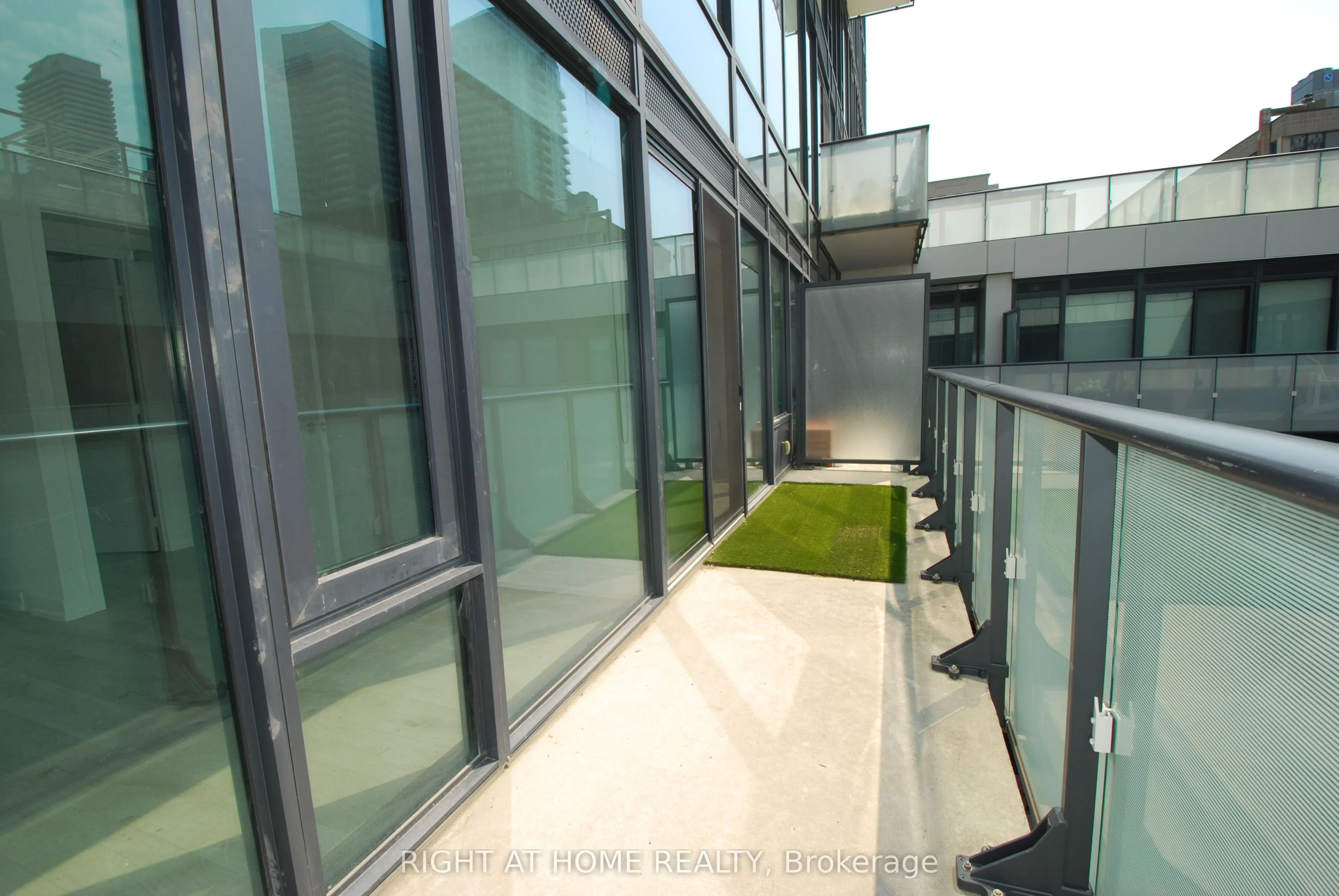 161 Roehampton Avenue, #733