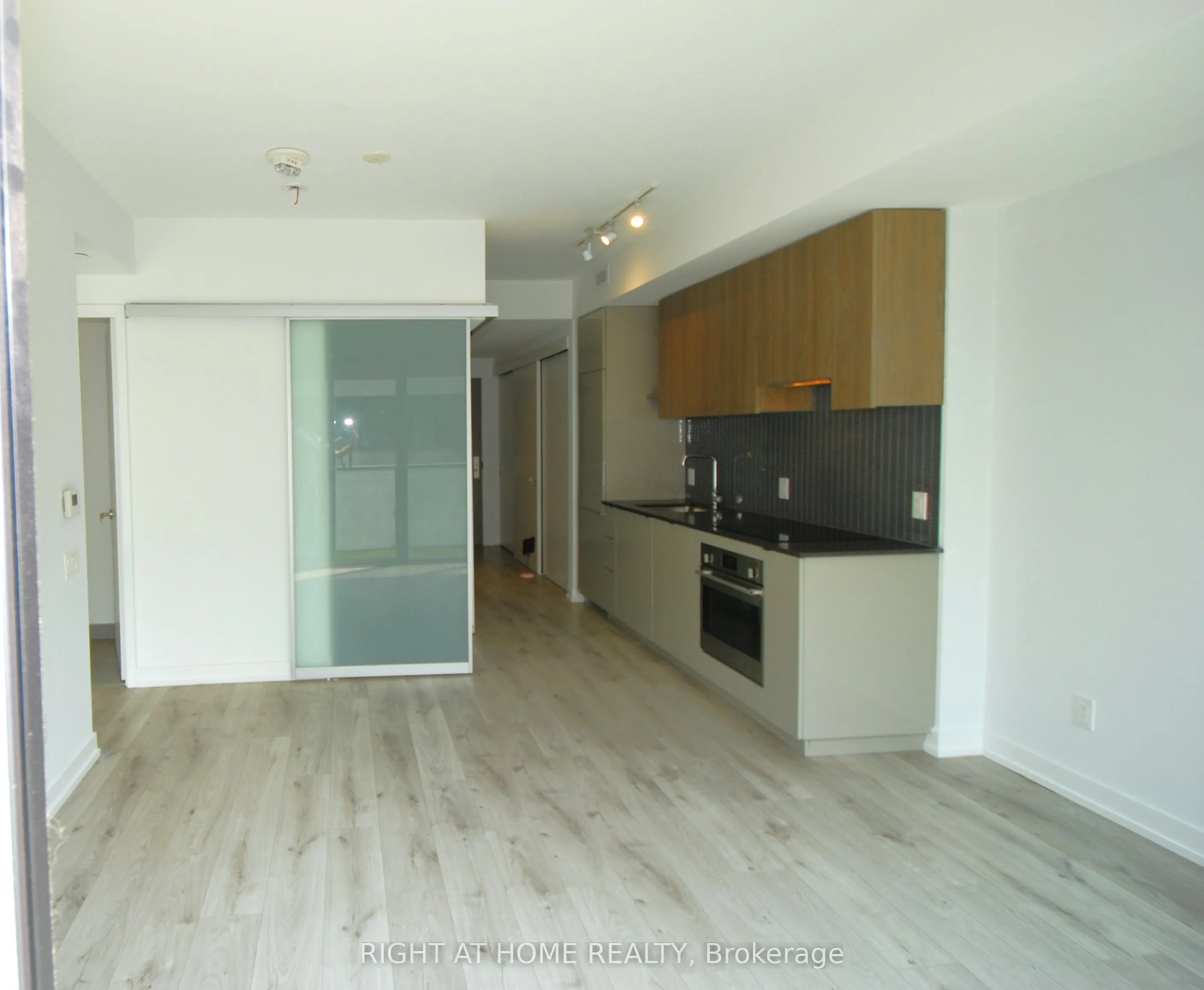 161 Roehampton Avenue, #733