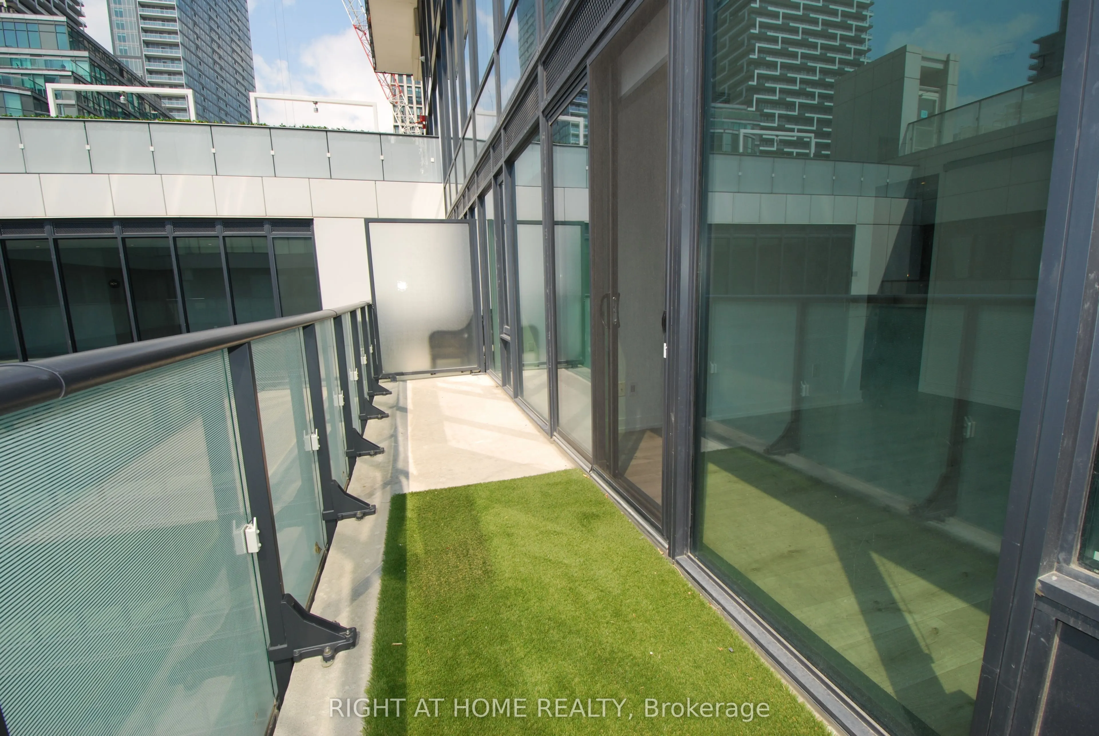 161 Roehampton Avenue, #733