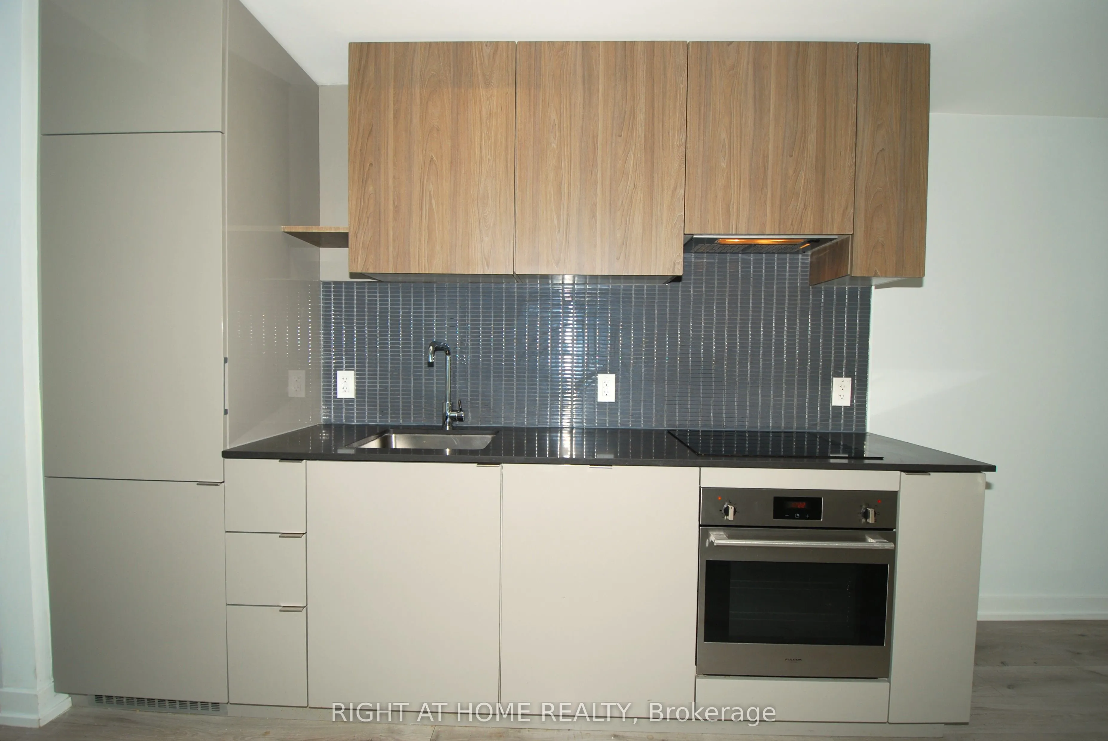 161 Roehampton Avenue, #733