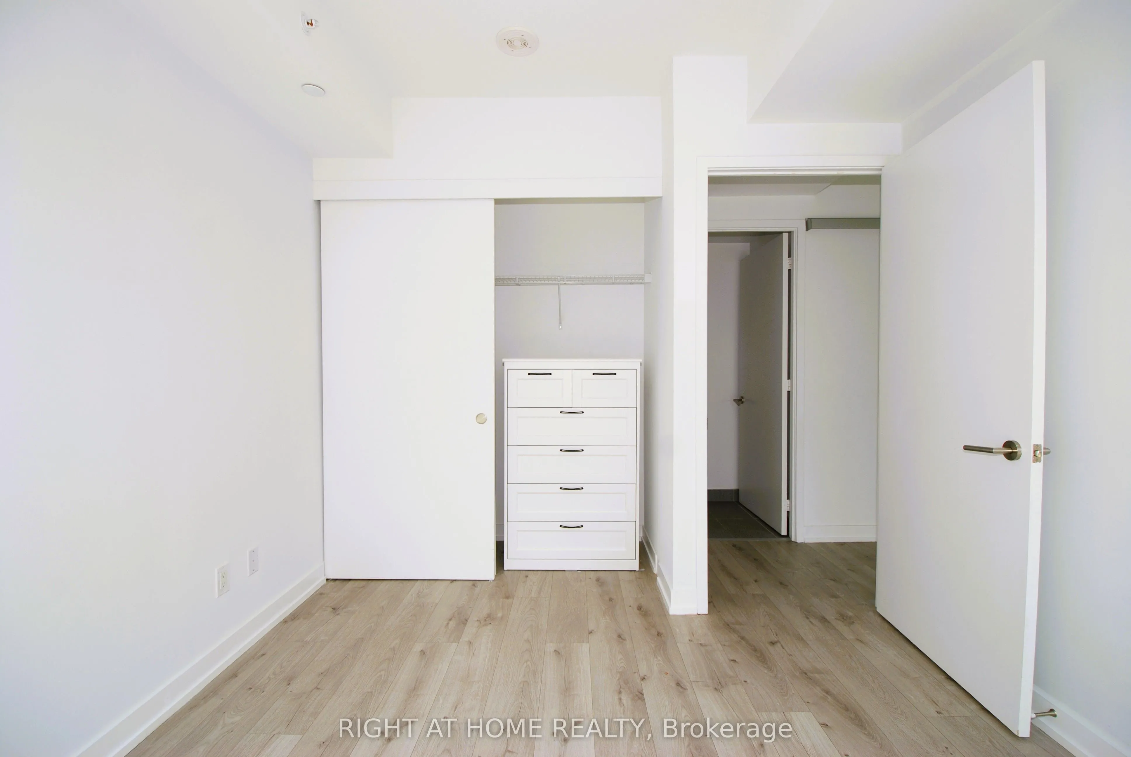161 Roehampton Avenue, #733