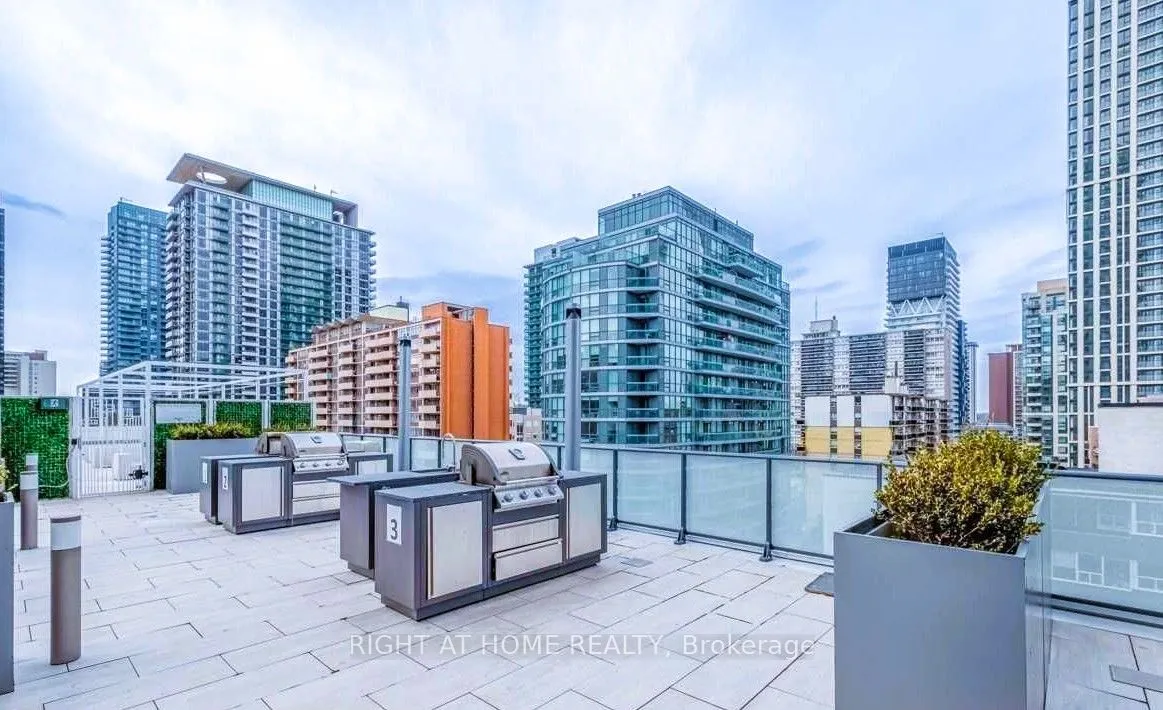 161 Roehampton Avenue, #733