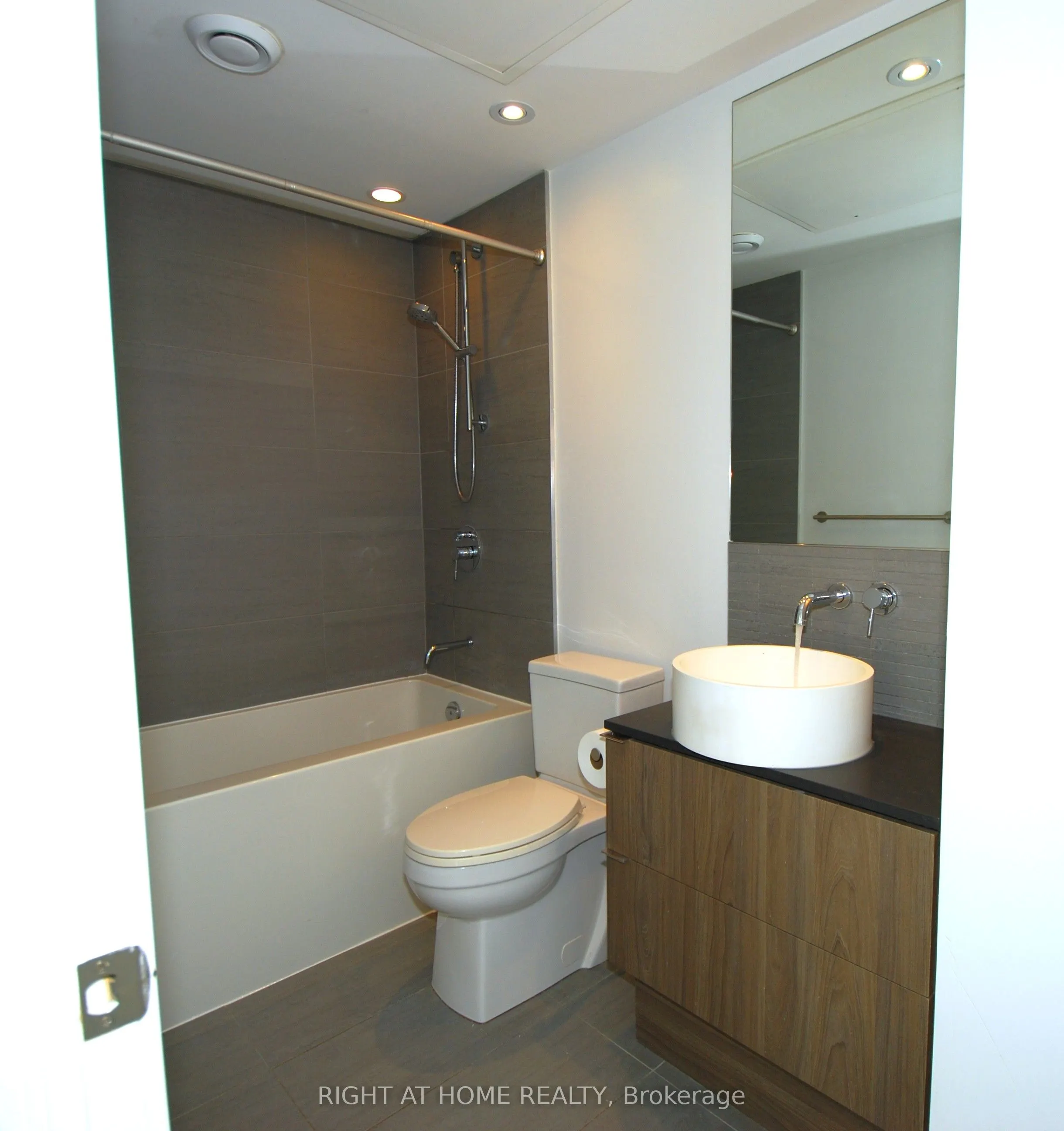 161 Roehampton Avenue, #733