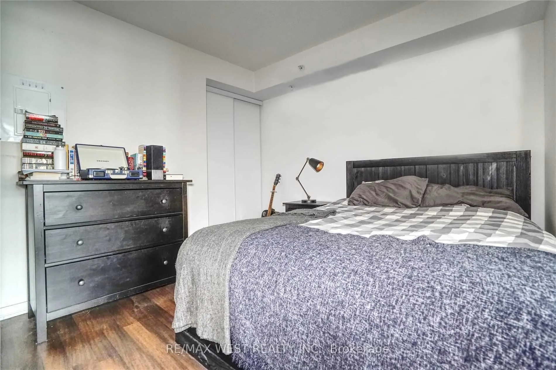 20 Joe Shuster Way, #1006
