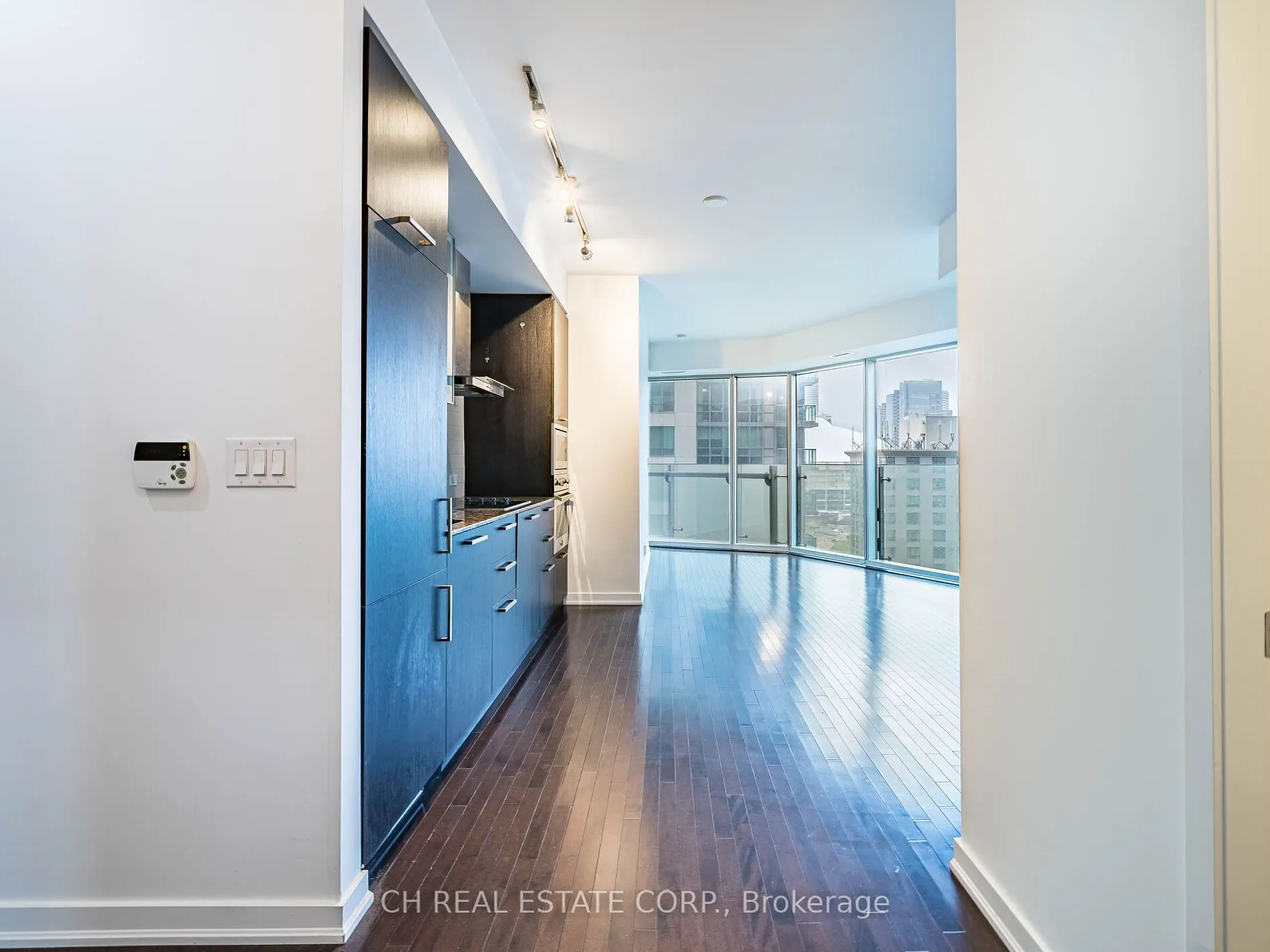 12 York Street N, #1307