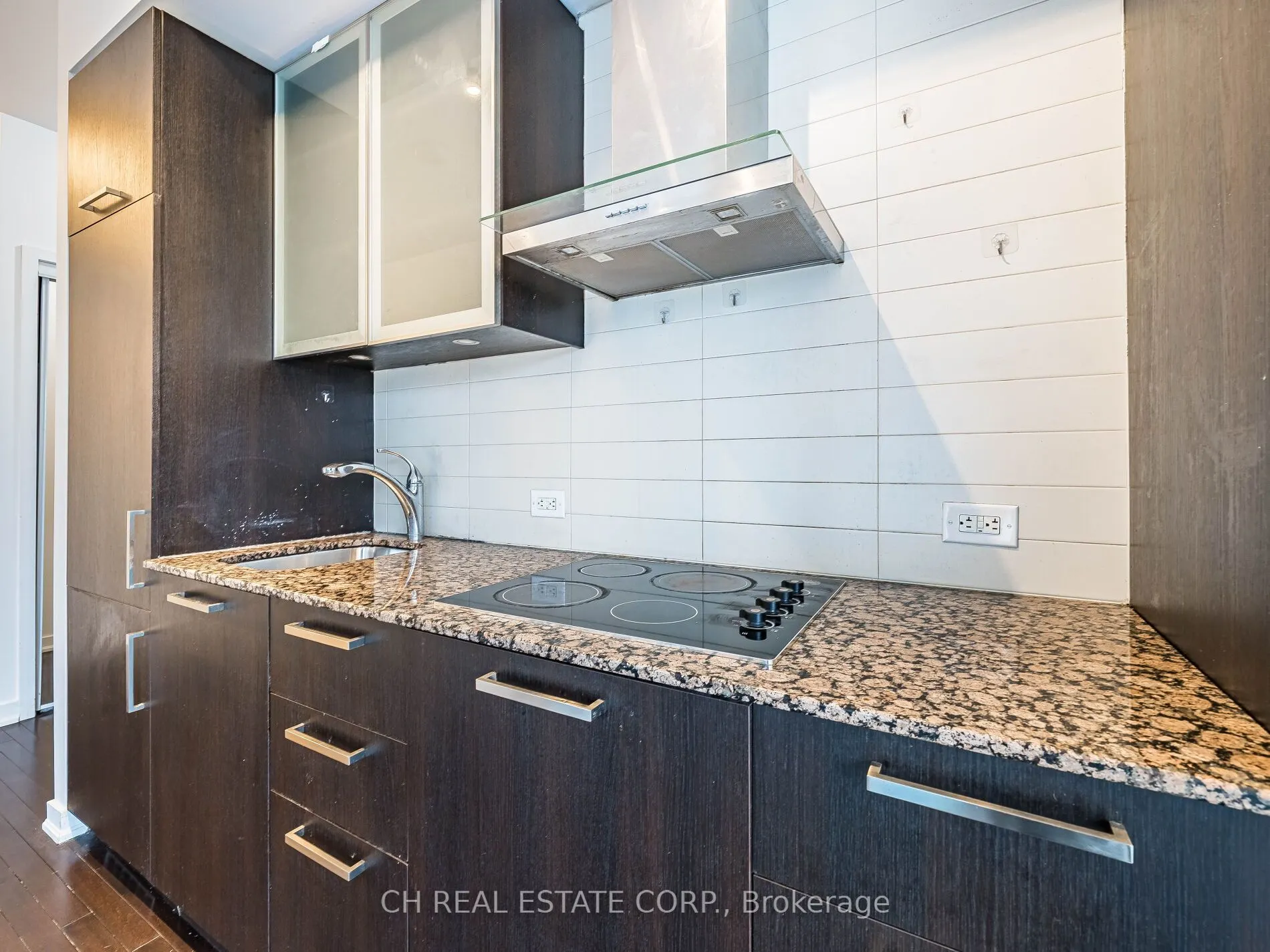 12 York Street N, #1307