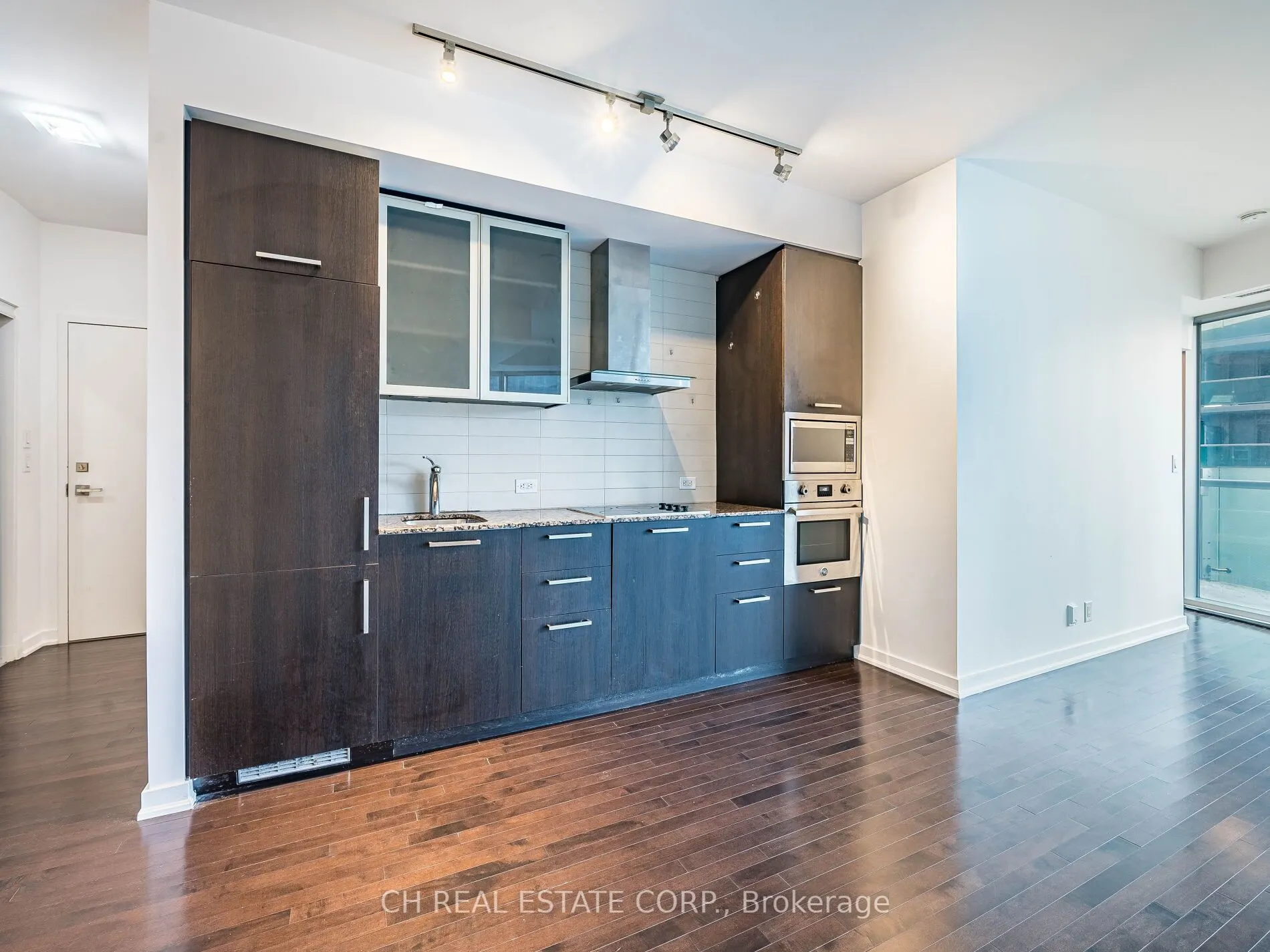 12 York Street N, #1307
