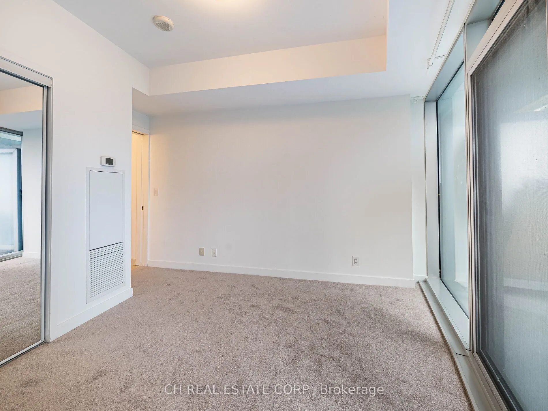 12 York Street N, #1307