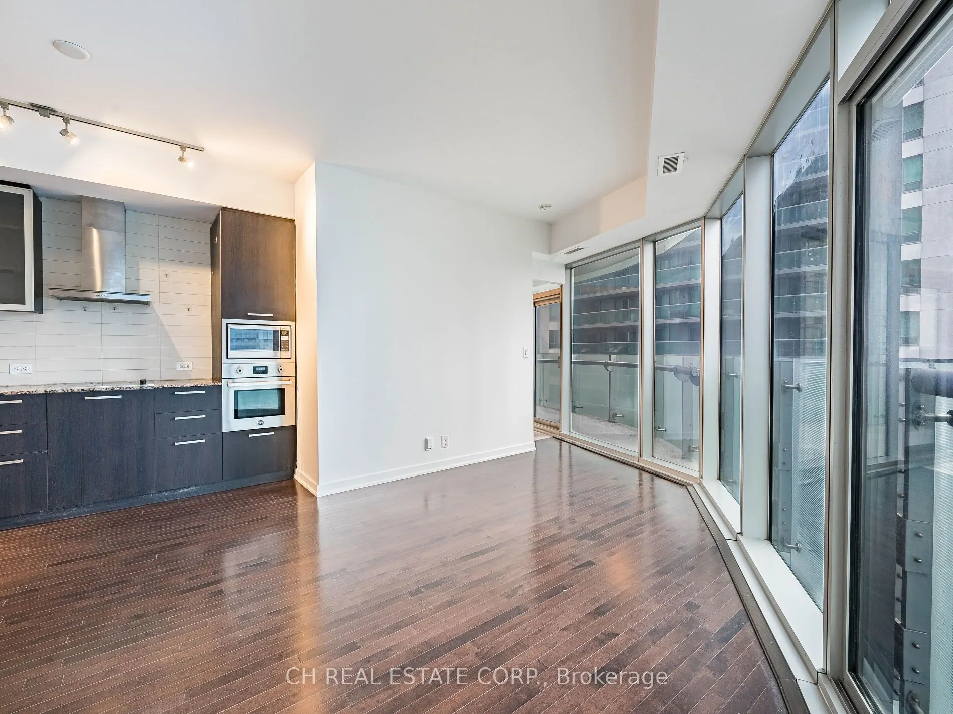 12 York Street N, #1307